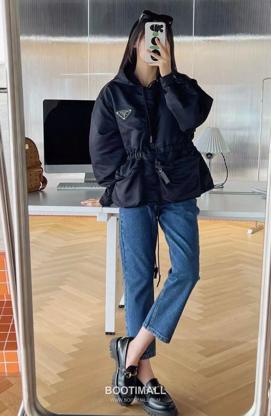 Triangle Logo Hooded Jacket Black 트라이앵글 로고 후드 자켓 블랙 4