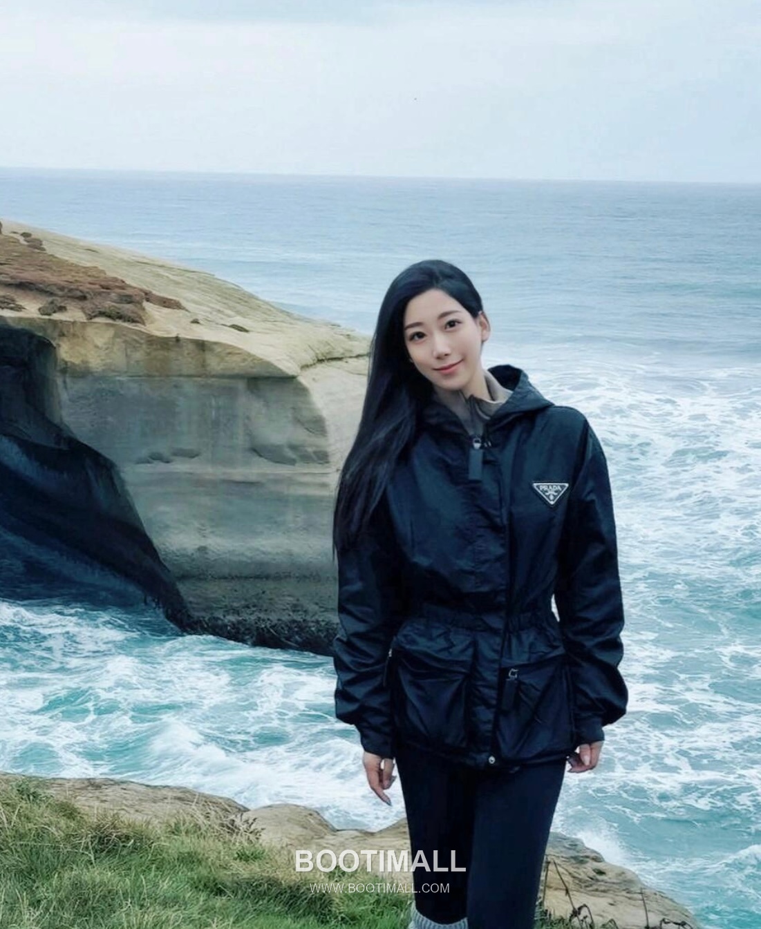 Triangle Logo Hooded Jacket Black 트라이앵글 로고 후드 자켓 블랙 6