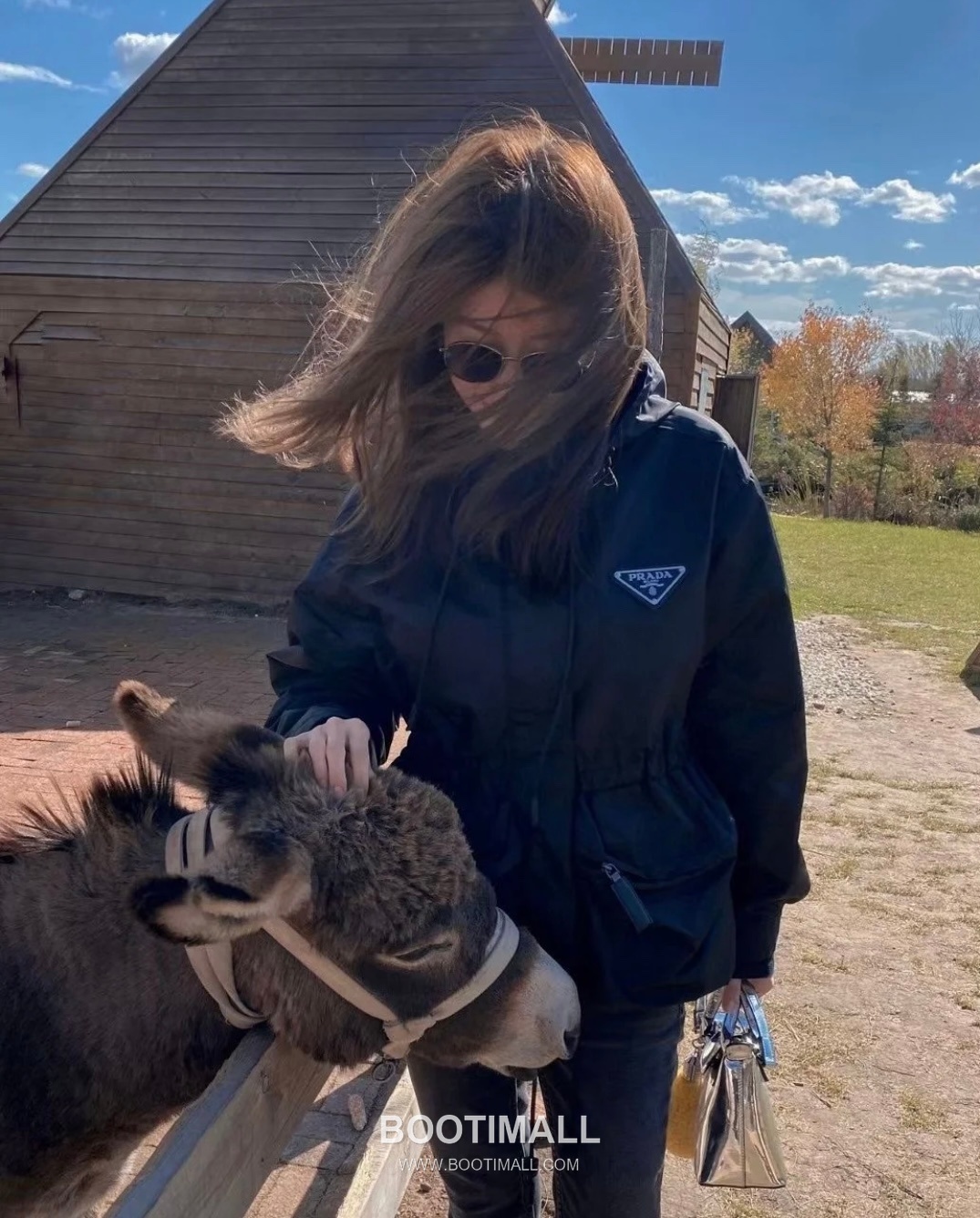 Triangle Logo Hooded Jacket Black 트라이앵글 로고 후드 자켓 블랙 9