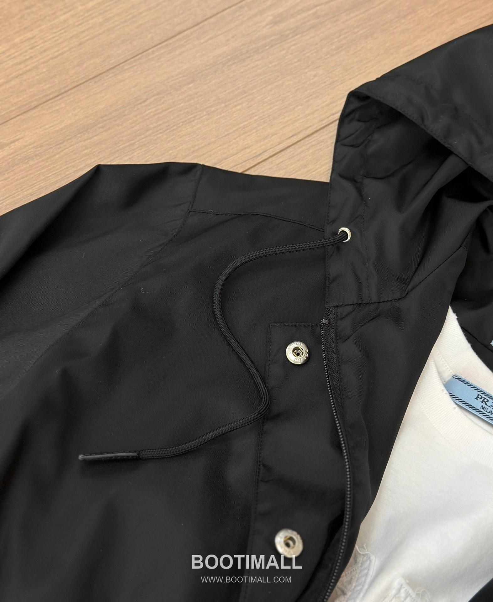 Triangle Logo Hooded Jacket Black 트라이앵글 로고 후드 자켓 블랙 12