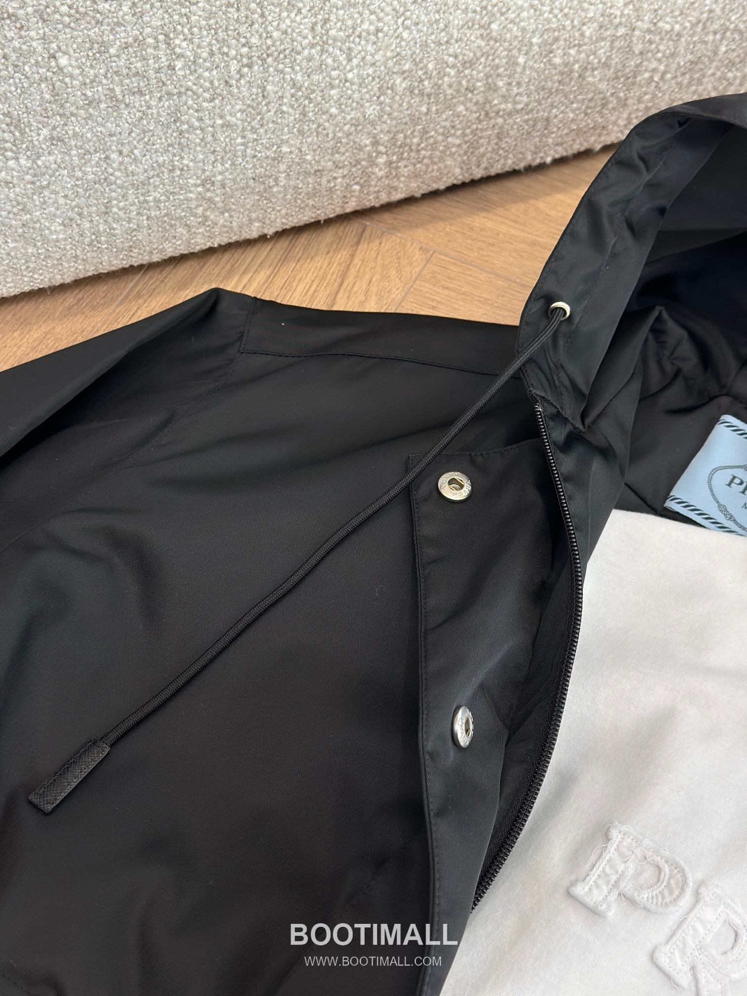 Triangle Logo Hooded Jacket Black 트라이앵글 로고 후드 자켓 블랙 13