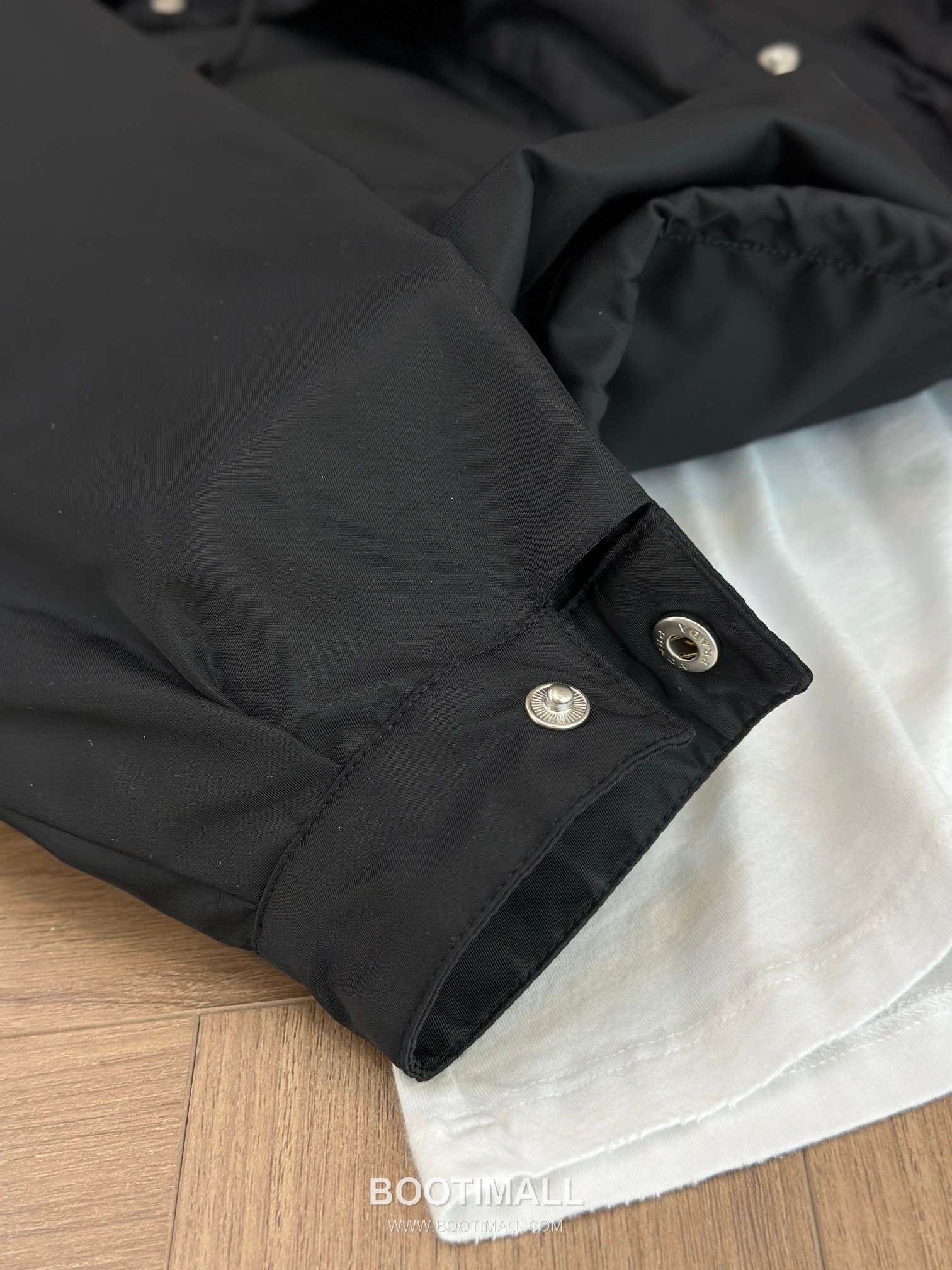 Triangle Logo Hooded Jacket Black 트라이앵글 로고 후드 자켓 블랙 14