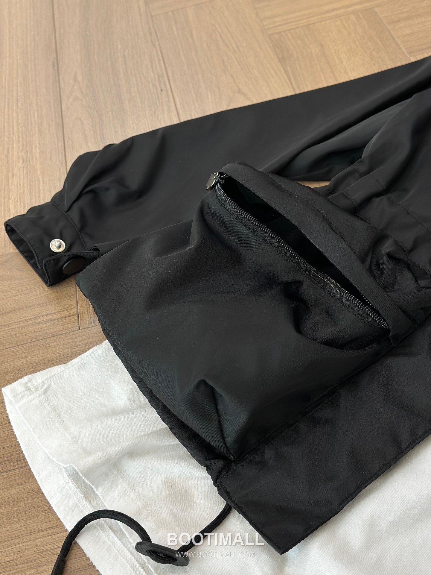 Triangle Logo Hooded Jacket Black 트라이앵글 로고 후드 자켓 블랙 16