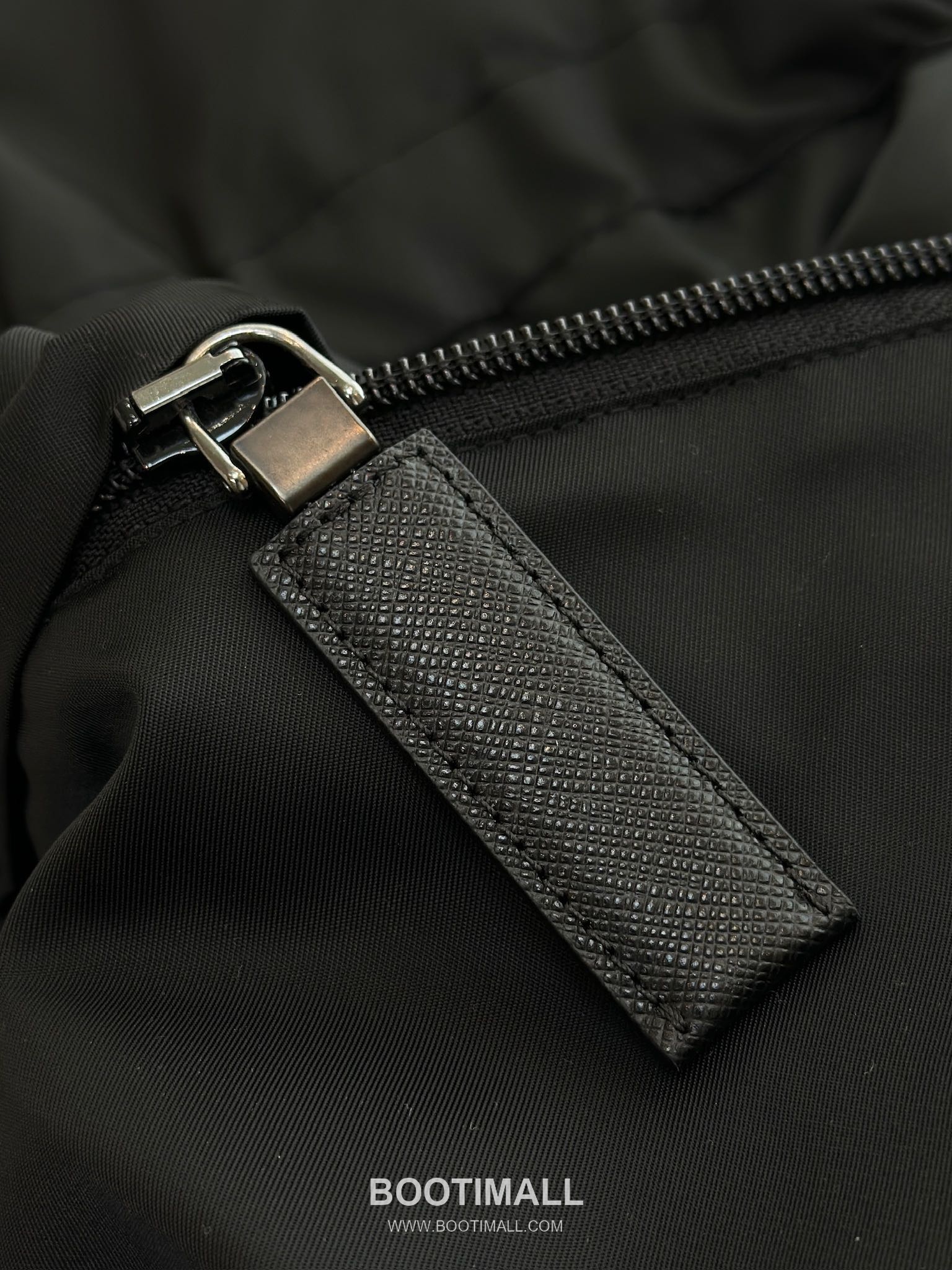 Triangle Logo Hooded Jacket Black 트라이앵글 로고 후드 자켓 블랙 19