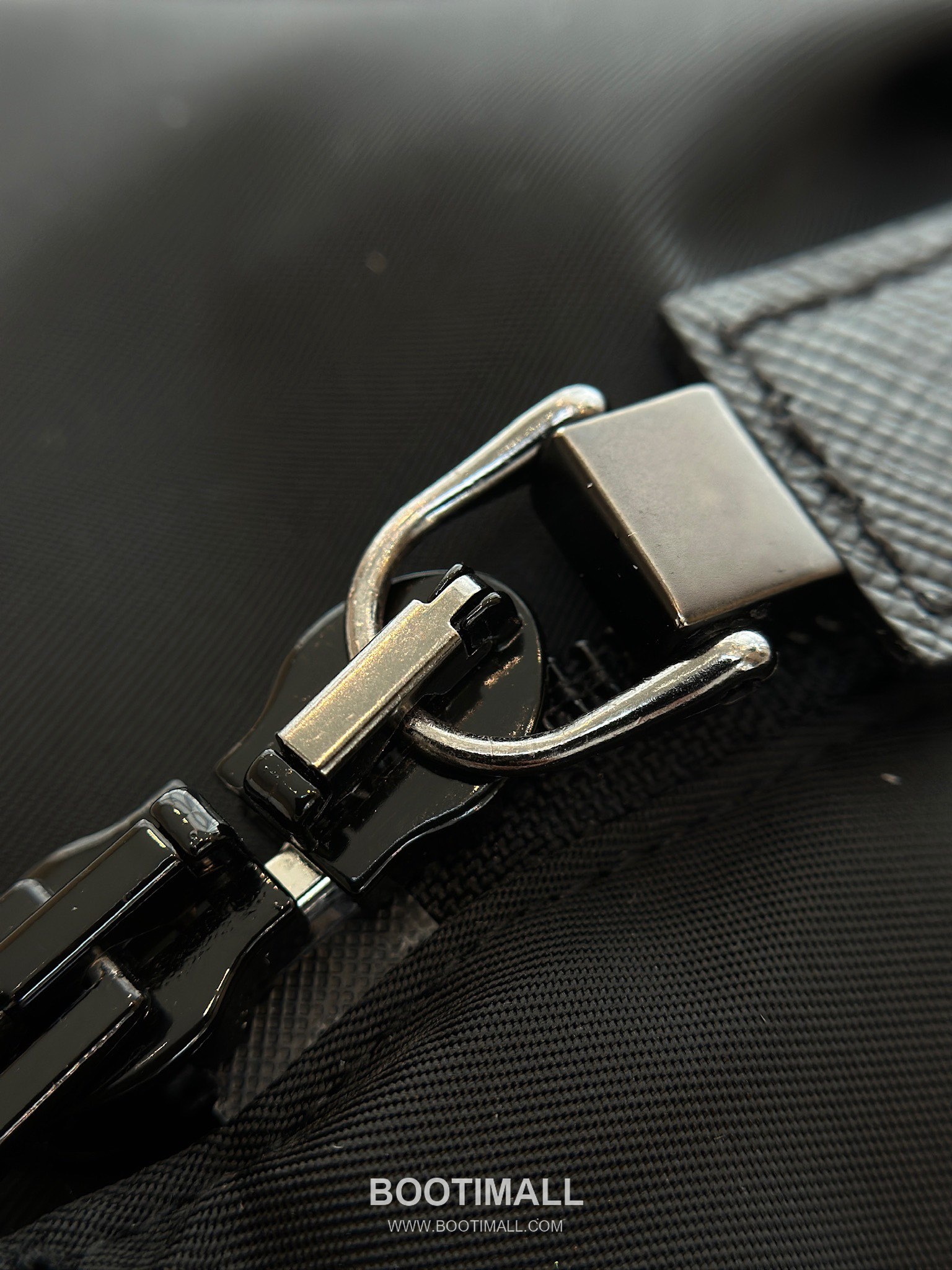 Triangle Logo Hooded Jacket Black 트라이앵글 로고 후드 자켓 블랙 20