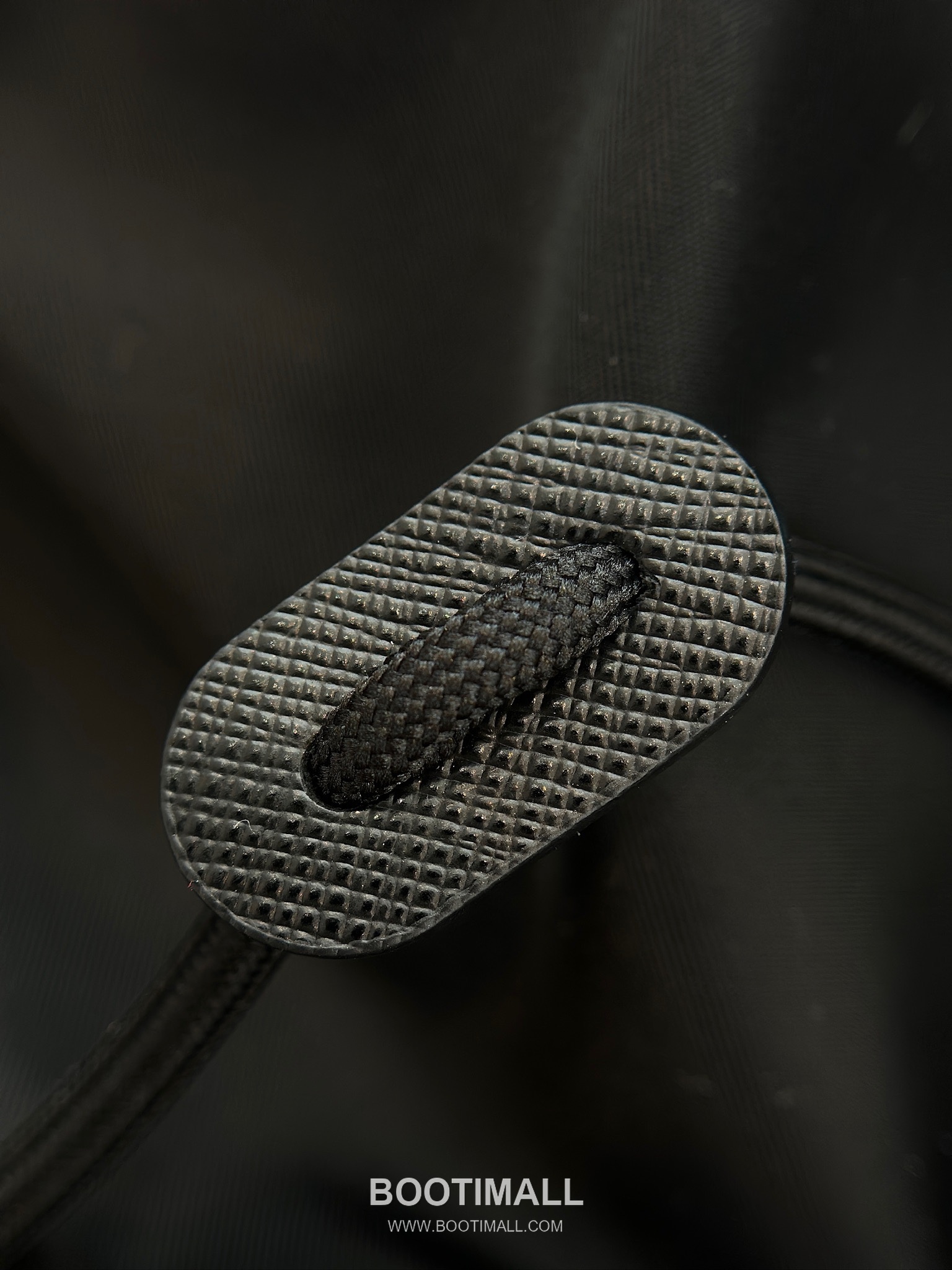 Triangle Logo Hooded Jacket Black 트라이앵글 로고 후드 자켓 블랙 22