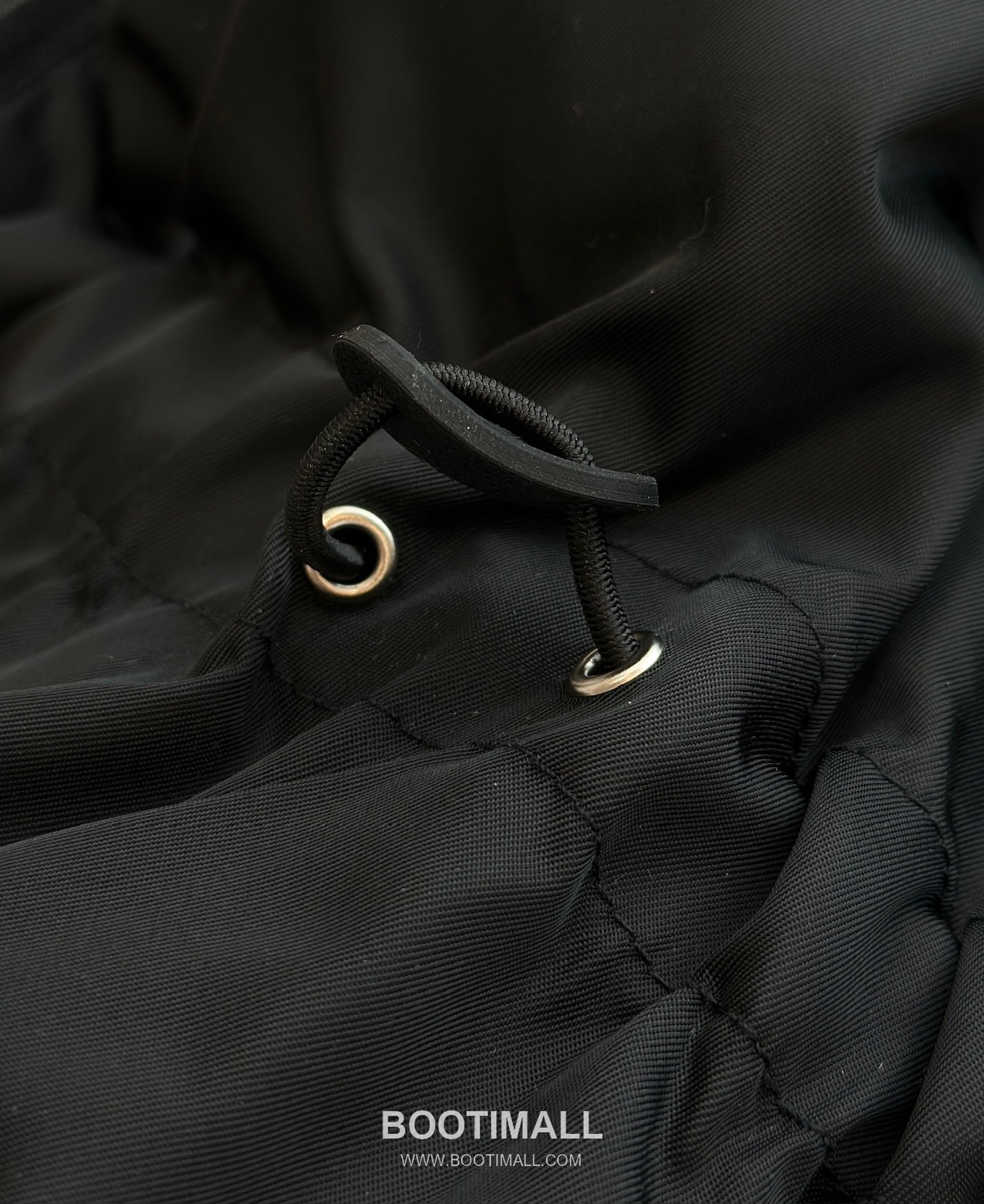 Triangle Logo Hooded Jacket Black 트라이앵글 로고 후드 자켓 블랙 23