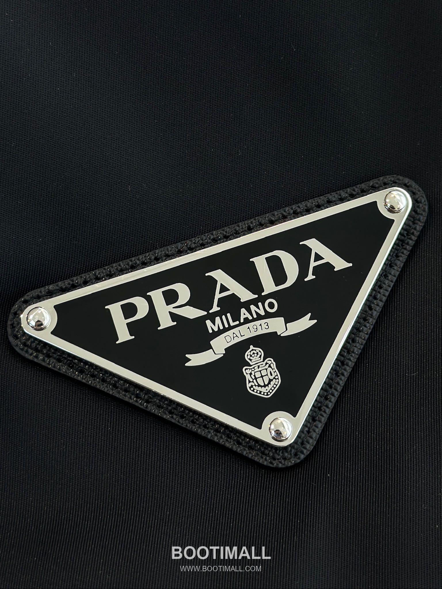 Triangle Logo Hooded Jacket Black 트라이앵글 로고 후드 자켓 블랙 28