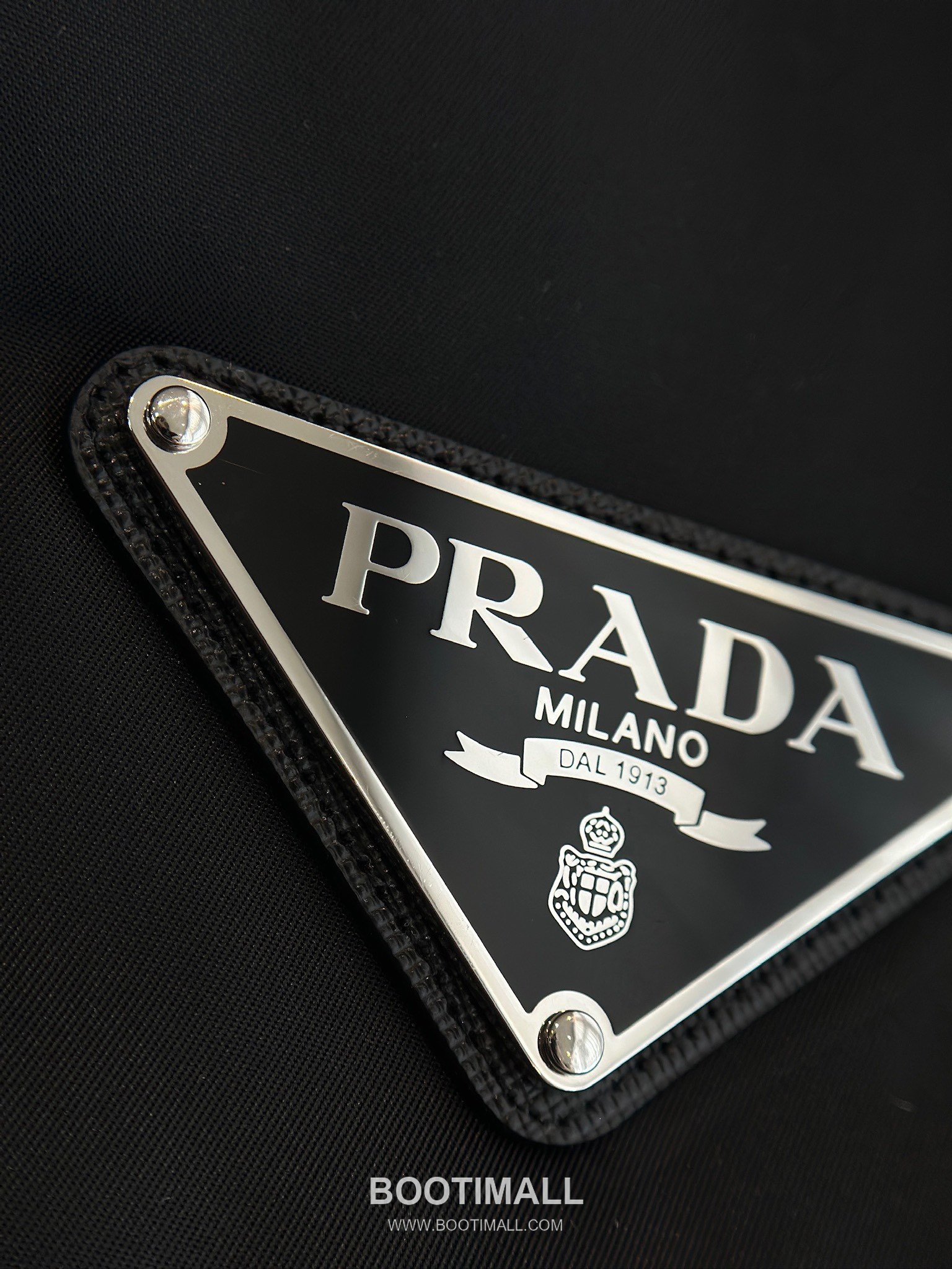 Triangle Logo Hooded Jacket Black 트라이앵글 로고 후드 자켓 블랙 29