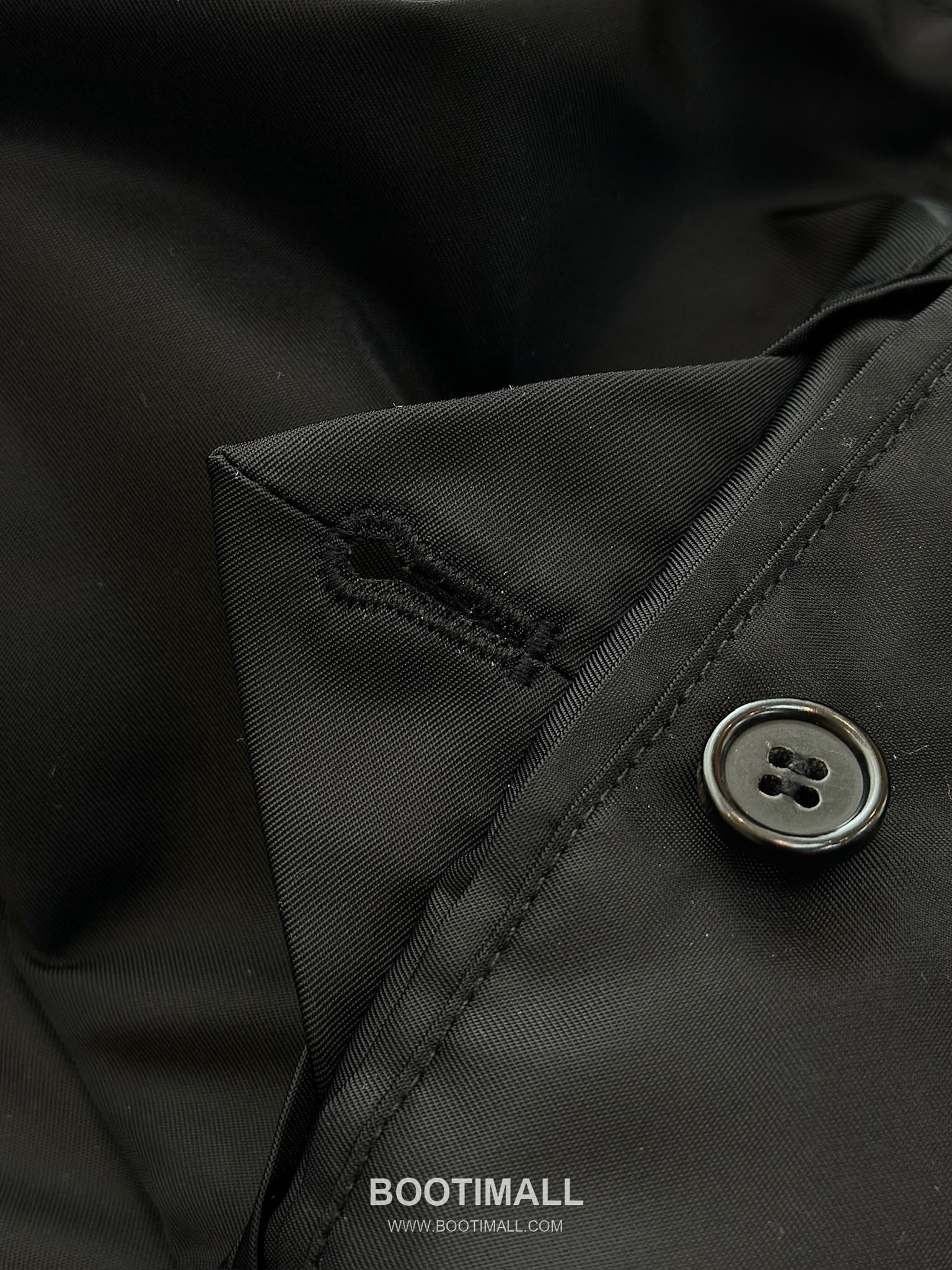 Triangle Logo Hooded Jacket Black 트라이앵글 로고 후드 자켓 블랙 32