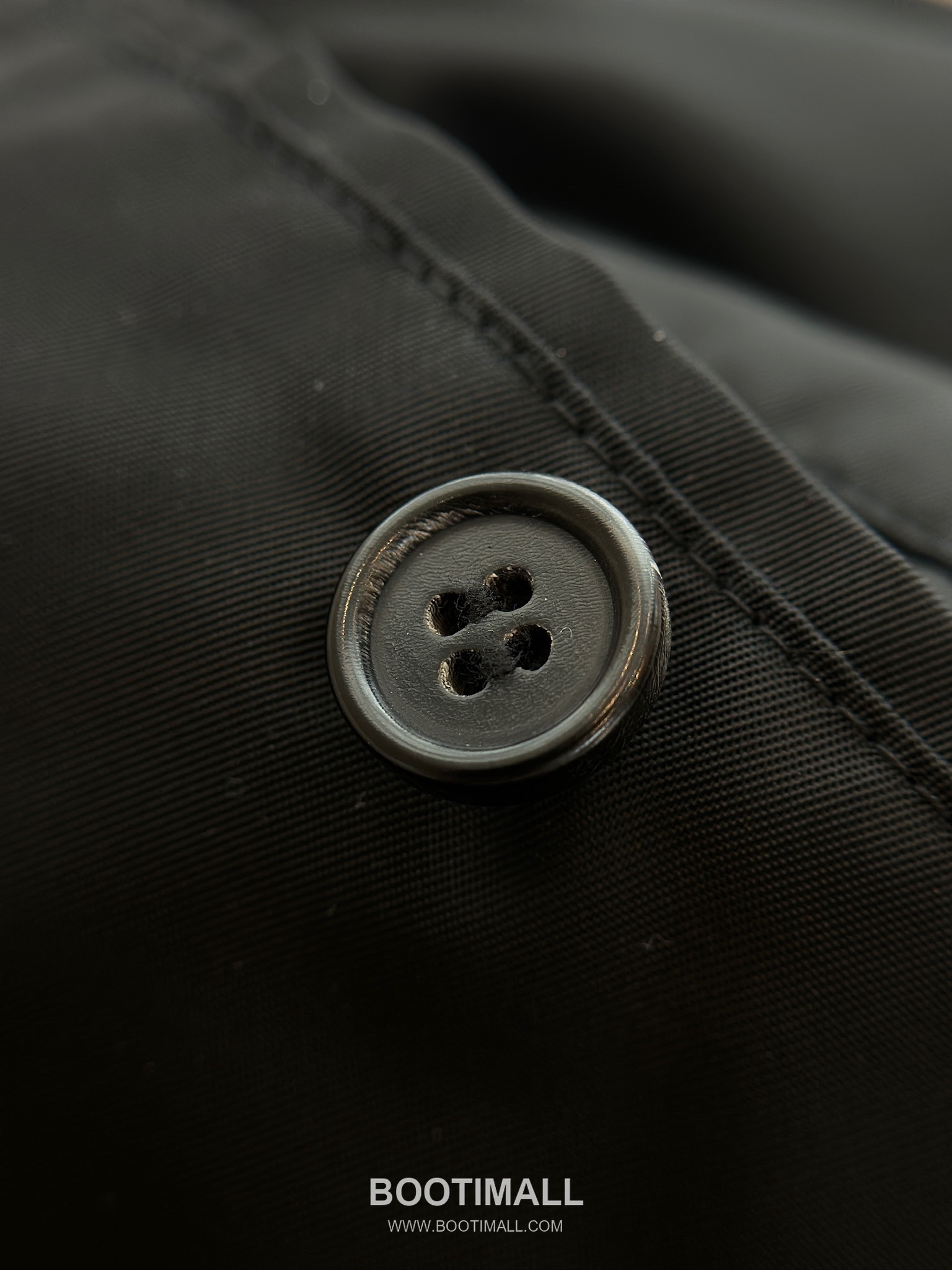 Triangle Logo Hooded Jacket Black 트라이앵글 로고 후드 자켓 블랙 33