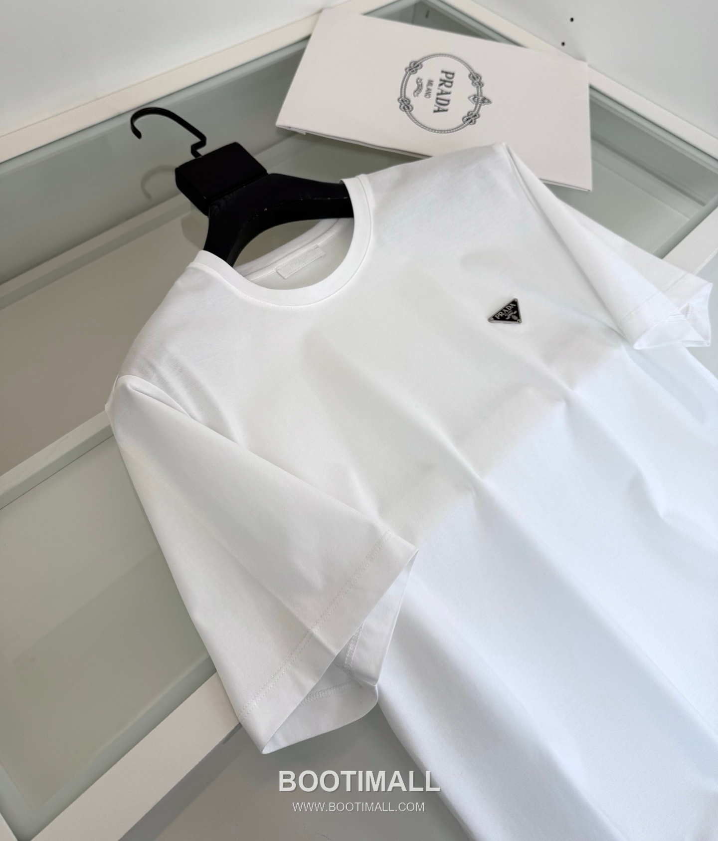 Prada Triangle Logo T-Shirt Cotton Black 프라다 트라이앵글 로고 티셔츠 코튼 블랙 3