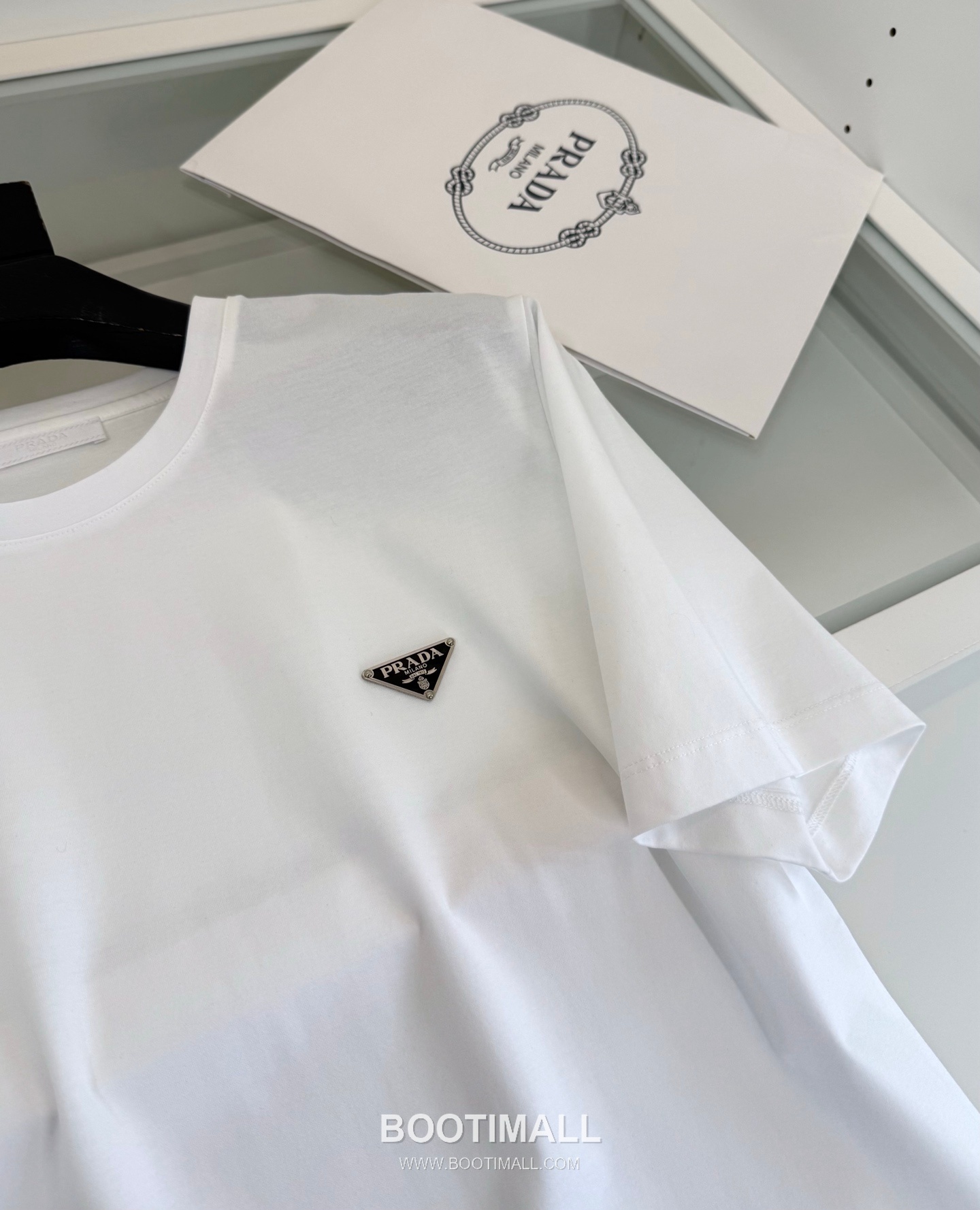 Prada Triangle Logo T-Shirt Cotton Black 프라다 트라이앵글 로고 티셔츠 코튼 블랙 4