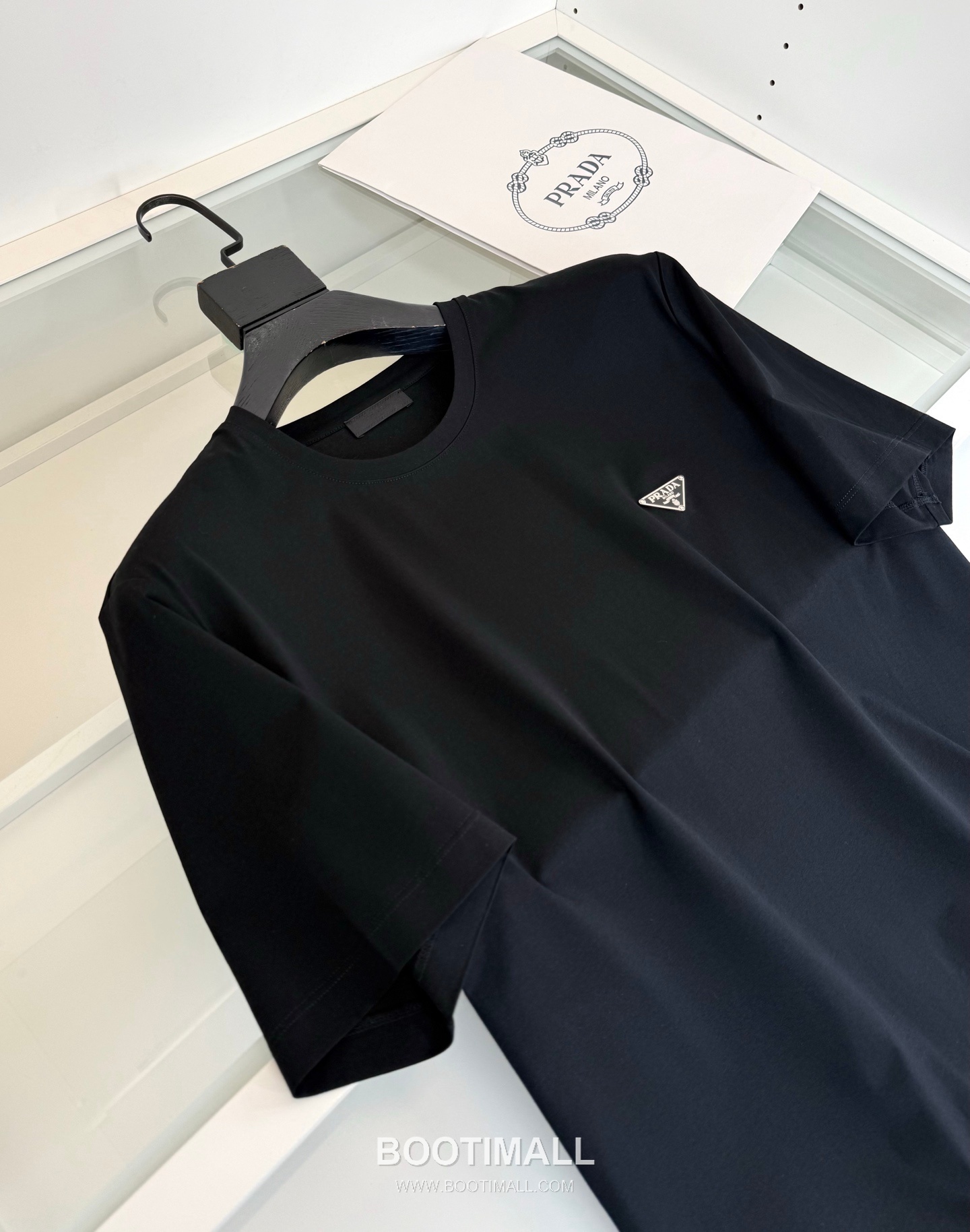 Prada Triangle Logo T-Shirt Cotton Black 프라다 트라이앵글 로고 티셔츠 코튼 블랙 3