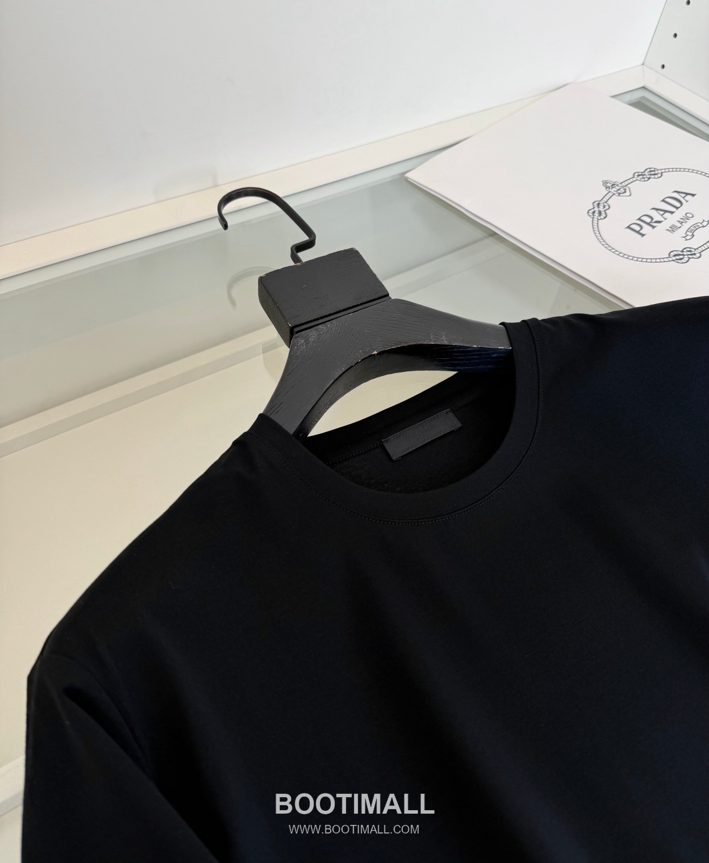 Prada Triangle Logo T-Shirt Cotton Black 프라다 트라이앵글 로고 티셔츠 코튼 블랙 4