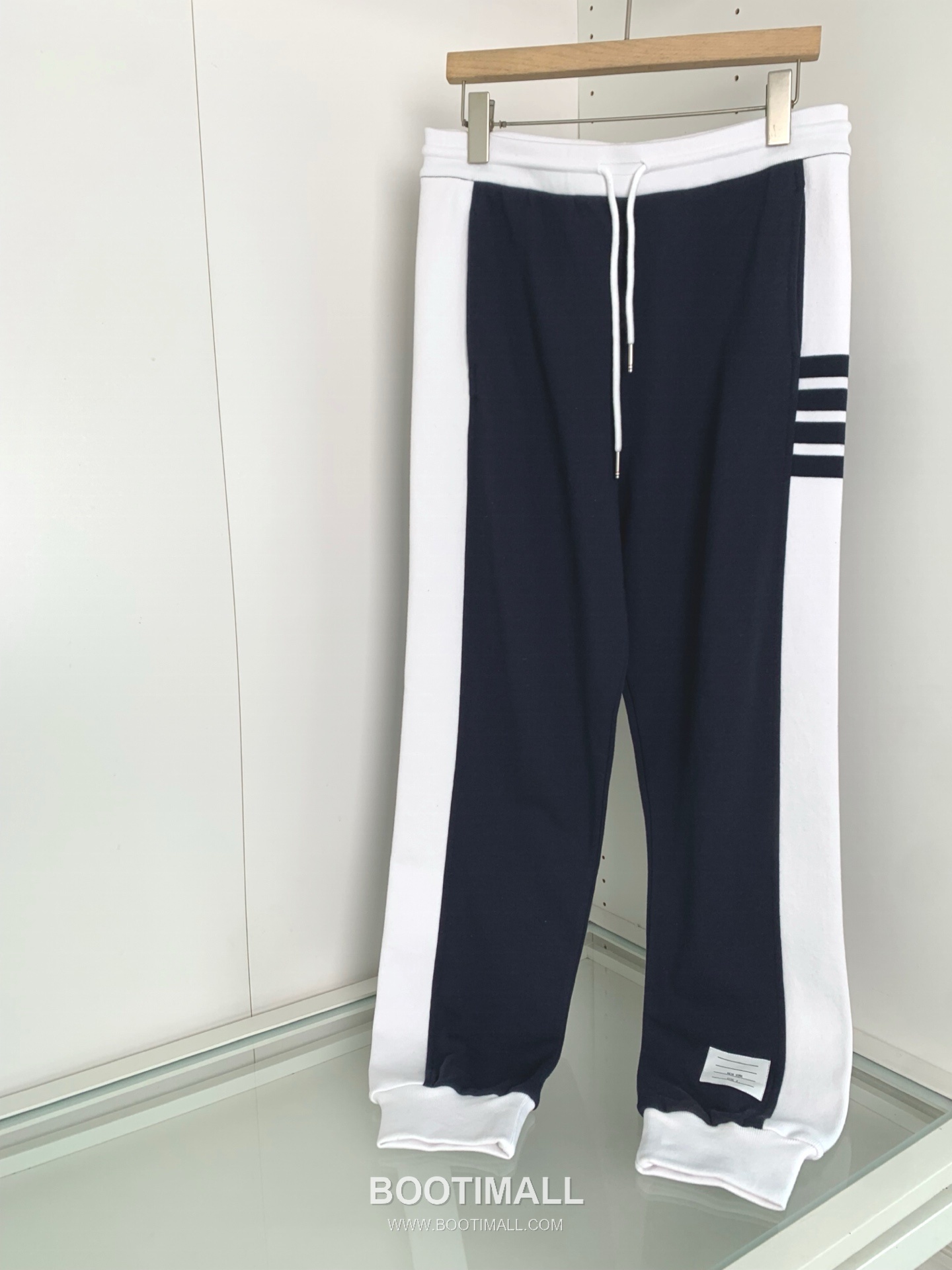 Thom Browne 2026 Pre-Spring Sweatpants Cotton Navy 톰브라운 2026 프리 스프링 스웻팬츠 코튼 네이비 1