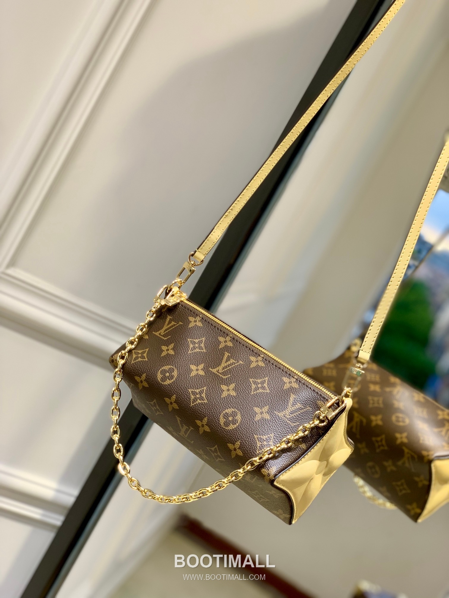 Louis Vuitton Bloom Pouch Monogram Canvas Brown 루이비통 블룸 파우치 M11672 모노그램 캔버스 브라운 22.5cm 1