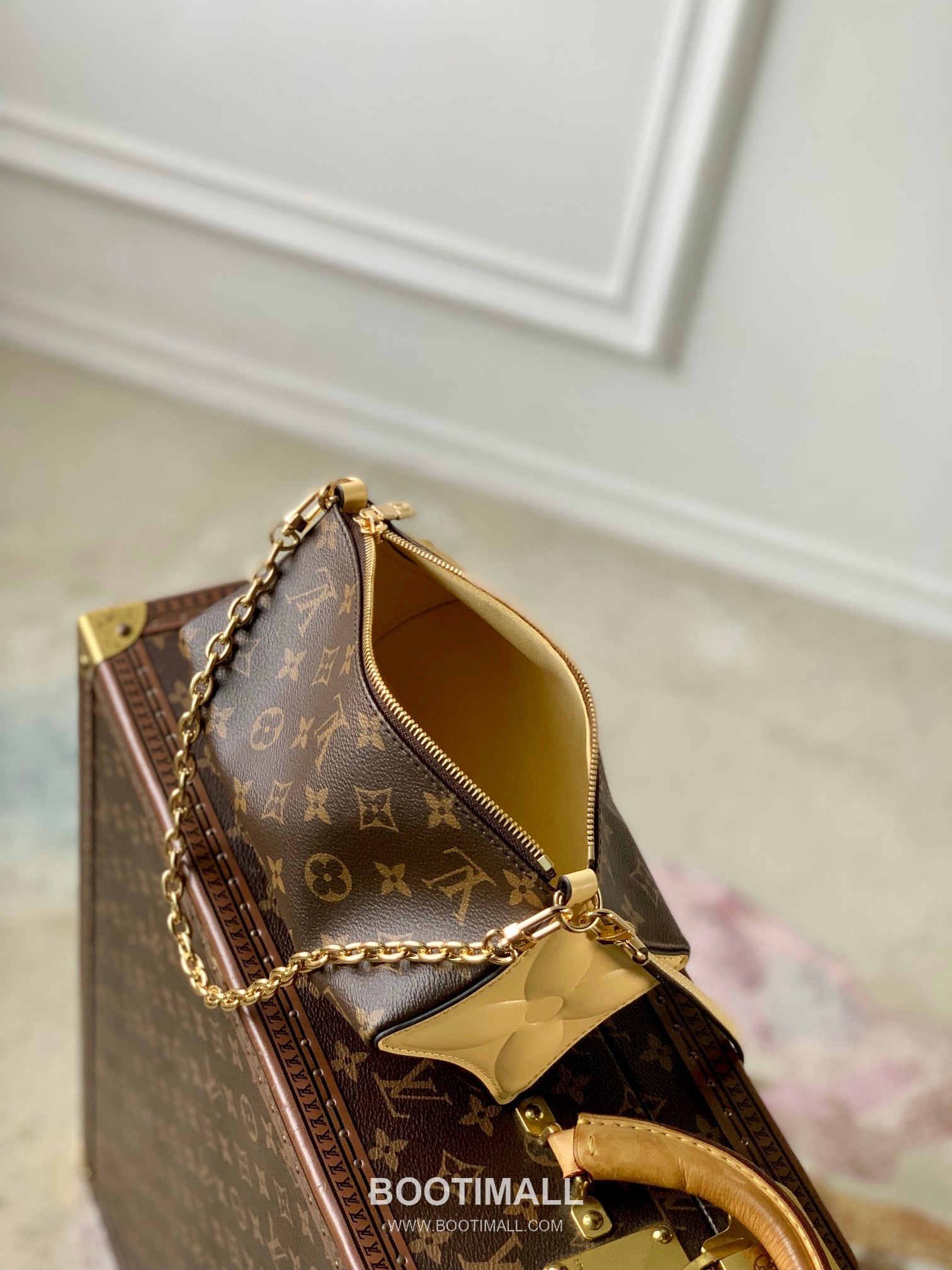 Louis Vuitton Bloom Pouch Monogram Canvas Brown 루이비통 블룸 파우치 M11672 모노그램 캔버스 브라운 22.5cm 9