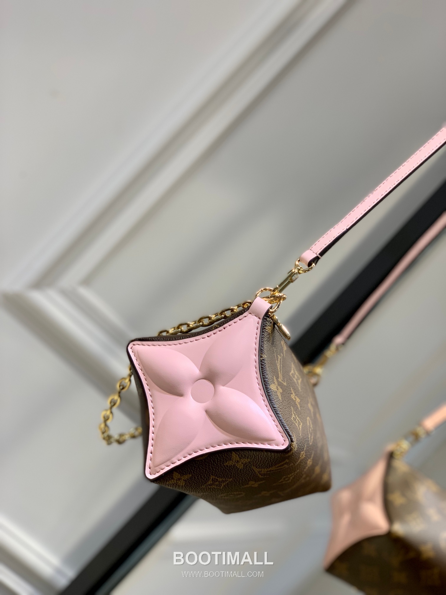 Louis Vuitton Bloom Pouch Monogram Canvas Brown 루이비통 블룸 파우치 M11303 모노그램 캔버스 브라운 22.5cm 2