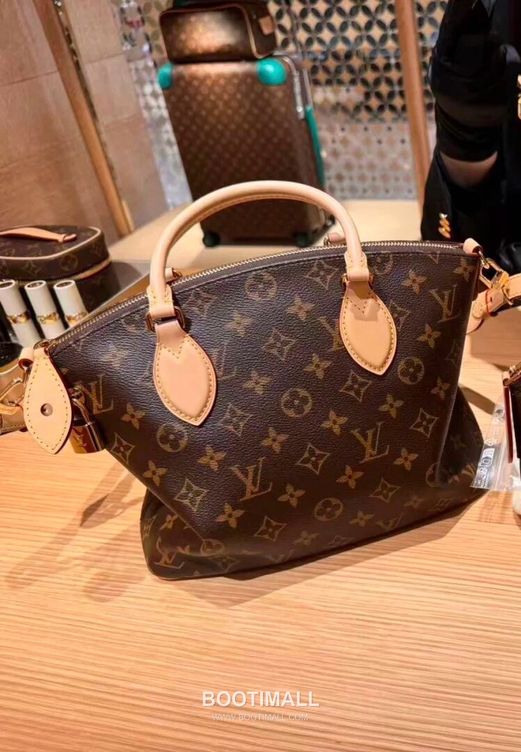 Louis Vuitton Lockit Neo MM Monogram Canvas Tote Bag 루이비통 로킷 네오 MM M26494 모노그램 캔버스 토트백 36cm 1