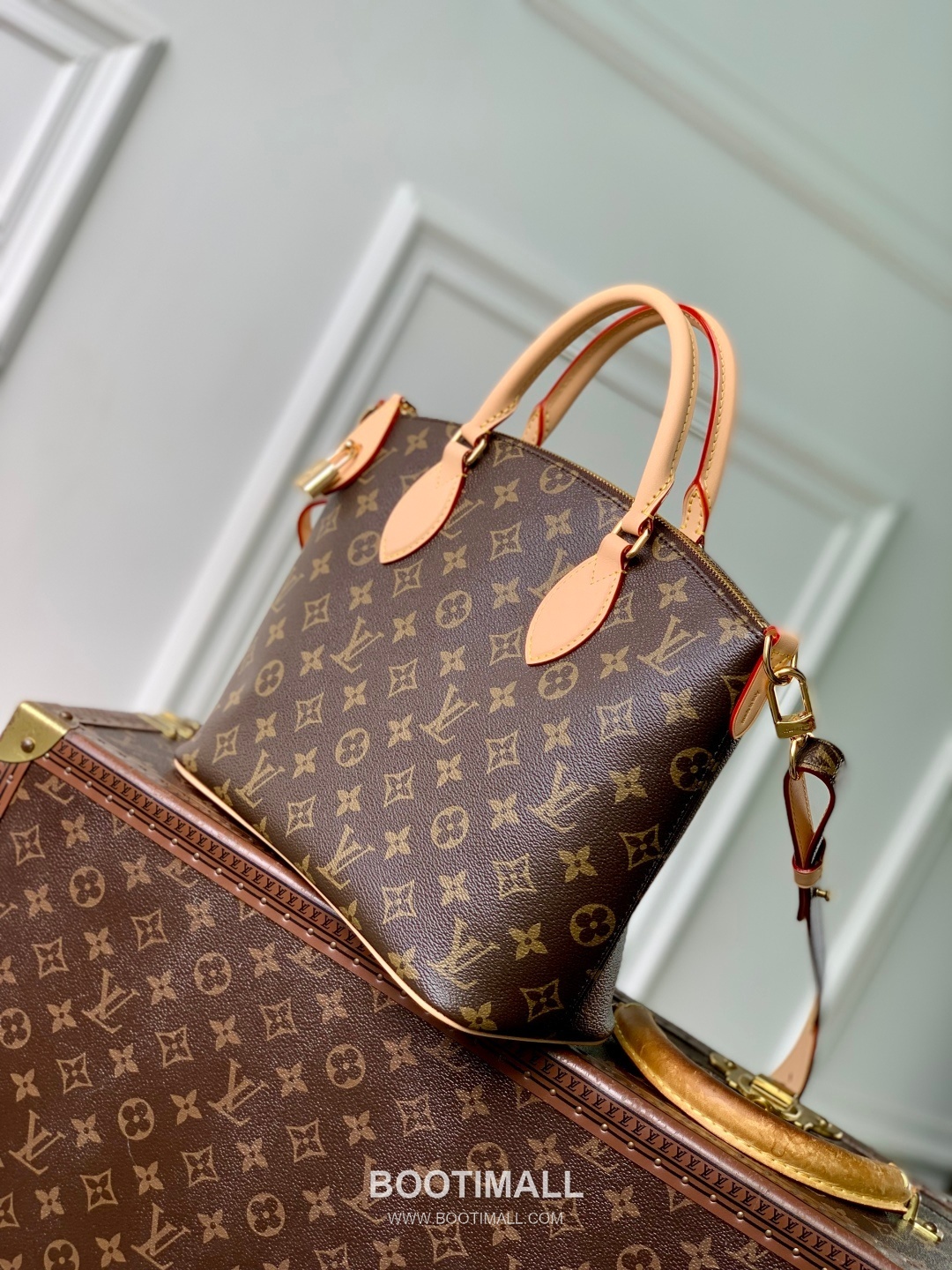 Louis Vuitton Neo Lockit PM Monogram Canvas, Leather Trim Handbag 루이비통 네오 로킷 PM 모노그램 캔버스, 가죽 트리밍 핸드백 2
