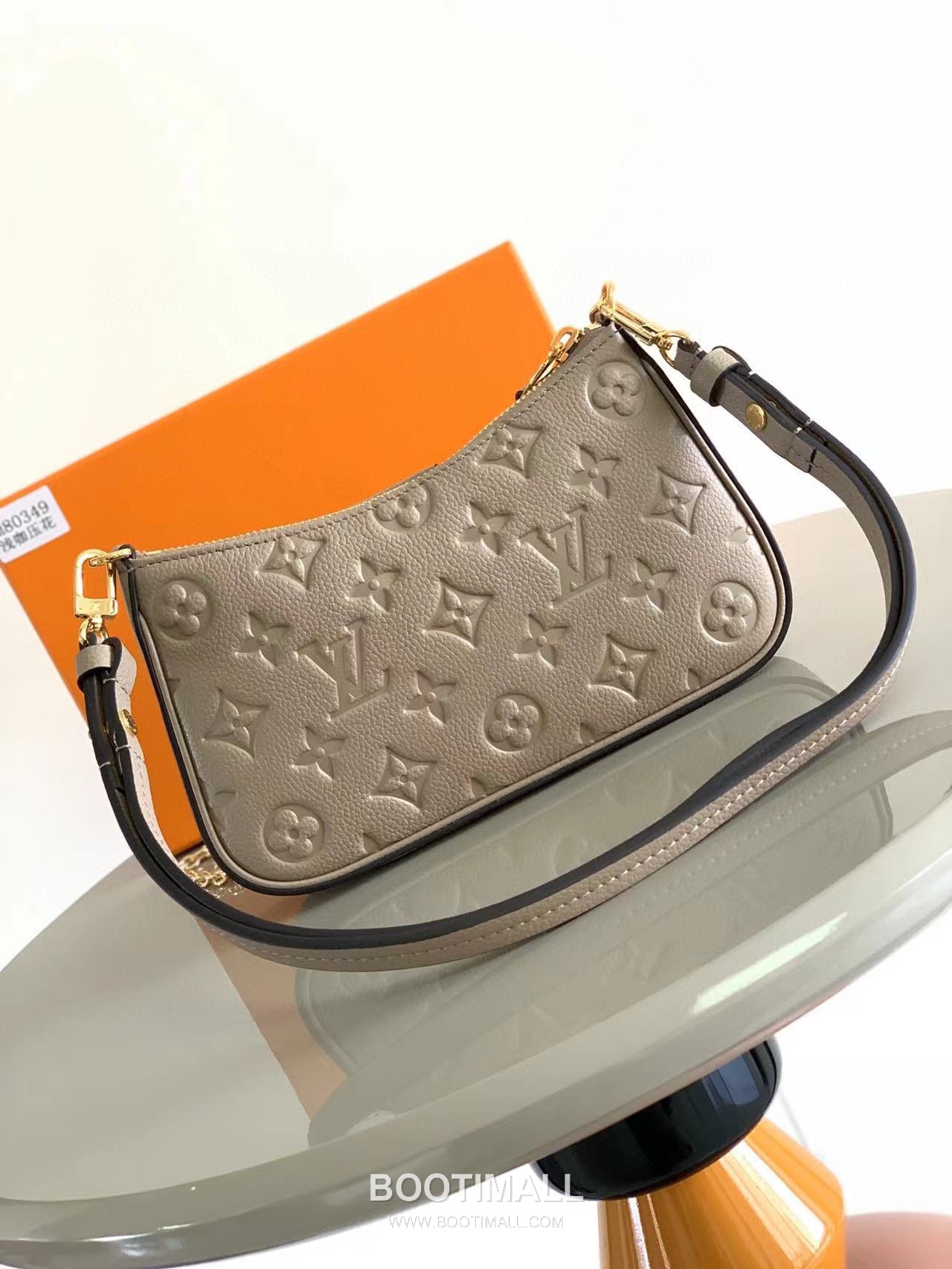 Louis Vuitton Easy Pouch Monogram Leather Dune 루이비통 이지 파우치 모노그램 레더 샌드 19cm 3