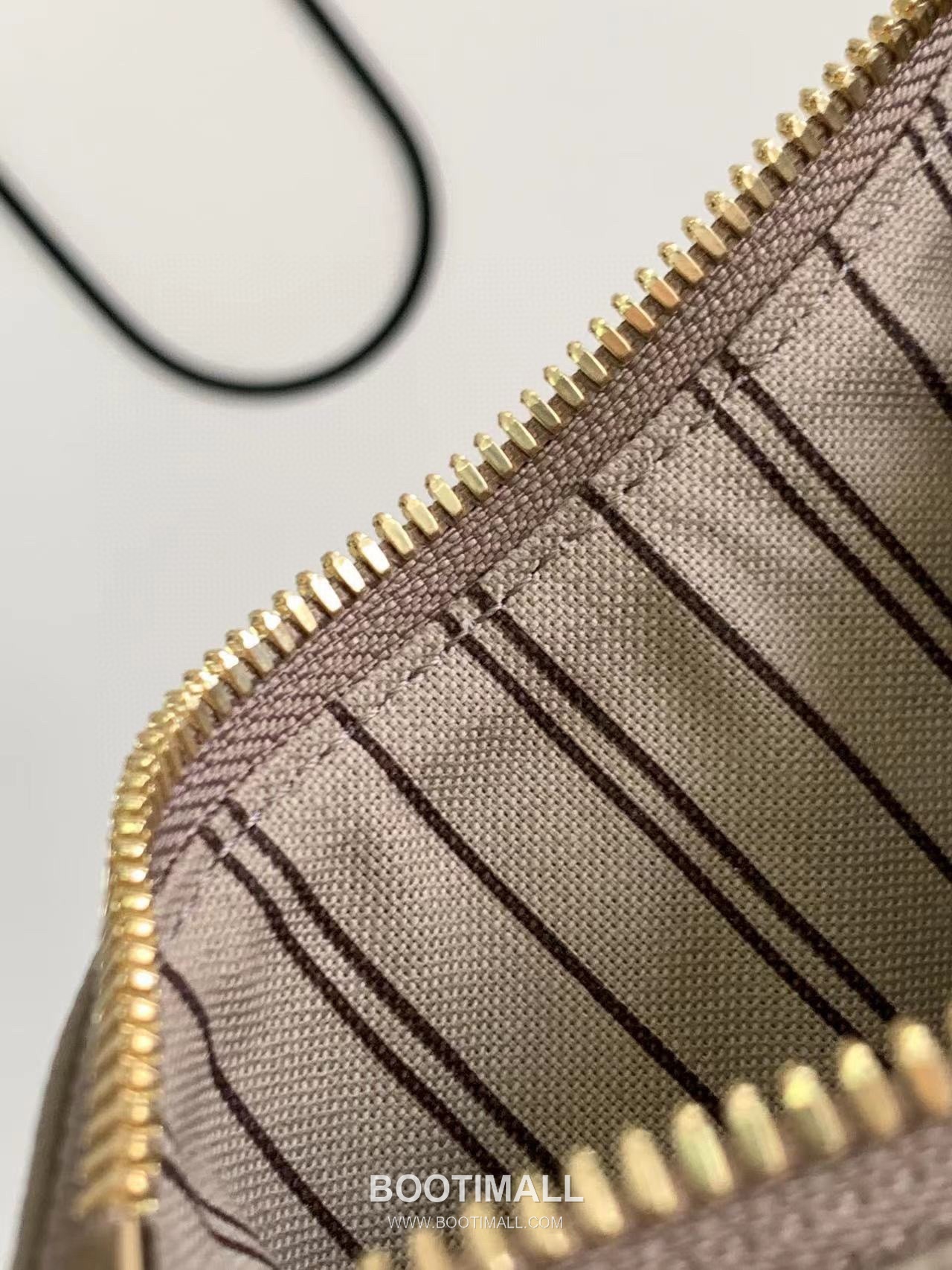 Louis Vuitton Easy Pouch Monogram Leather Dune 루이비통 이지 파우치 모노그램 레더 샌드 19cm 9