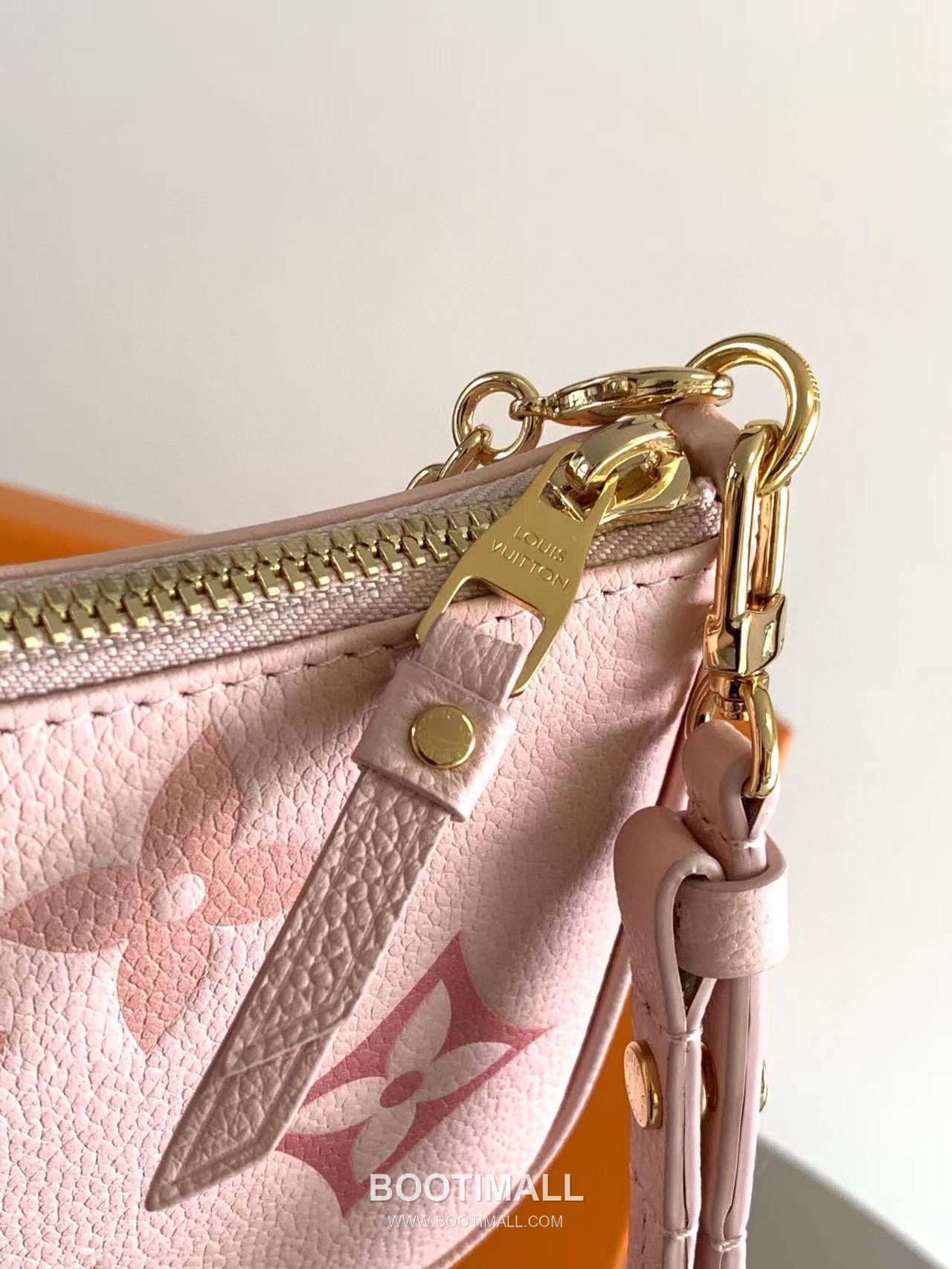 Louis Vuitton Easy Pouch Monogram Leather Dune 루이비통 이지 파우치 모노그램 레더 샌드 19cm 6