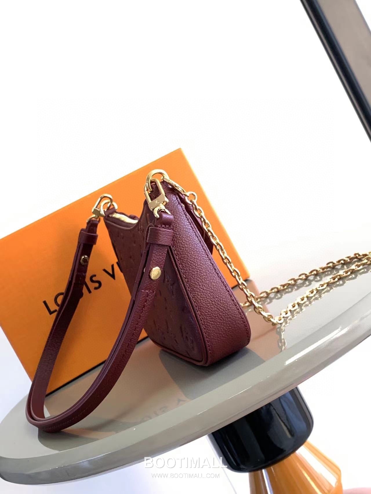 Louis Vuitton Easy Pouch Monogram Leather Dune 루이비통 이지 파우치 모노그램 레더 샌드 19cm 2