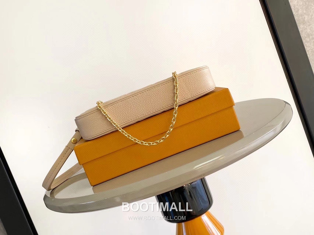Louis Vuitton Easy Pouch Monogram Leather Dune 루이비통 이지 파우치 모노그램 레더 샌드 19cm 4