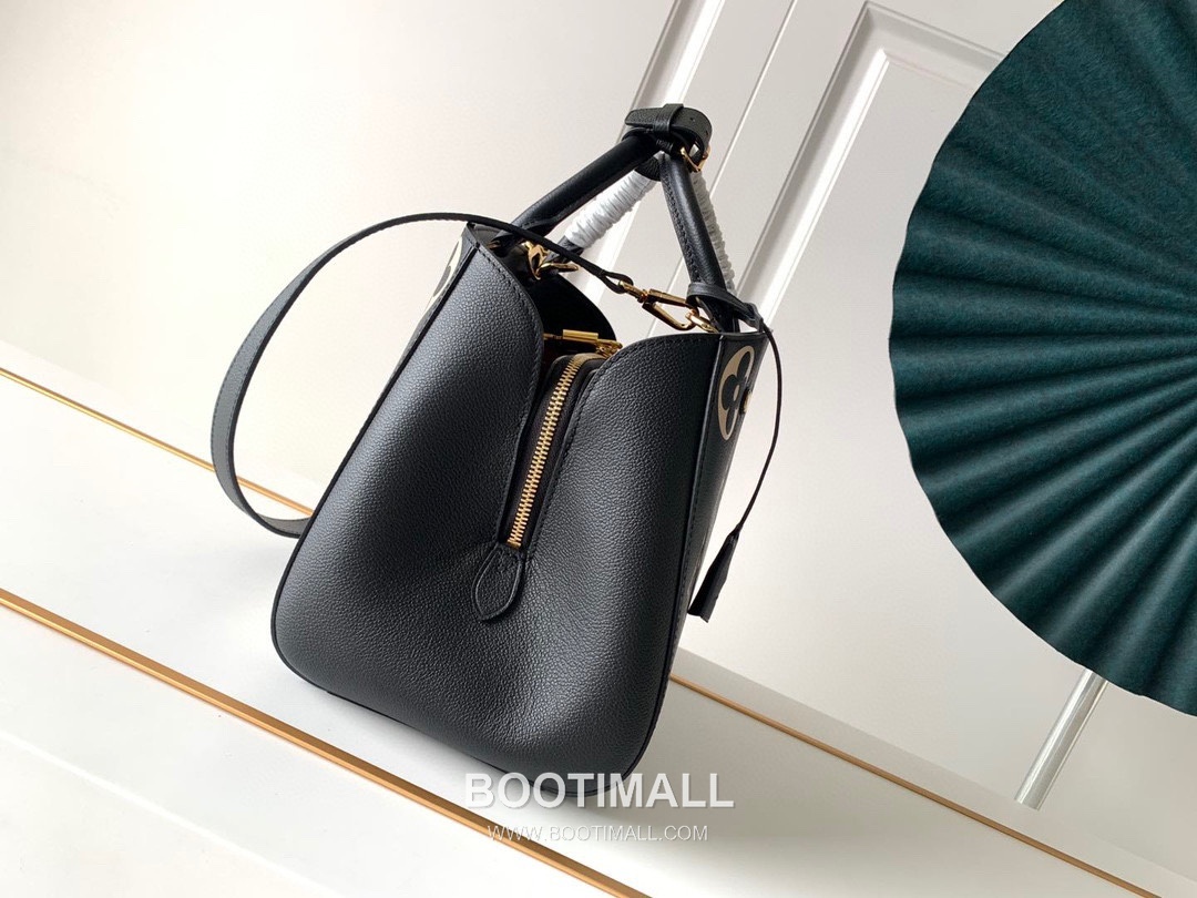 Louis Vuitton Montaigne MM Monogram Empreinte Leather Gray Handbag 루이비통 몽테뉴 MM M41048 모노그램 앙프렝뜨 레더 그레이 핸드백 33cm 2