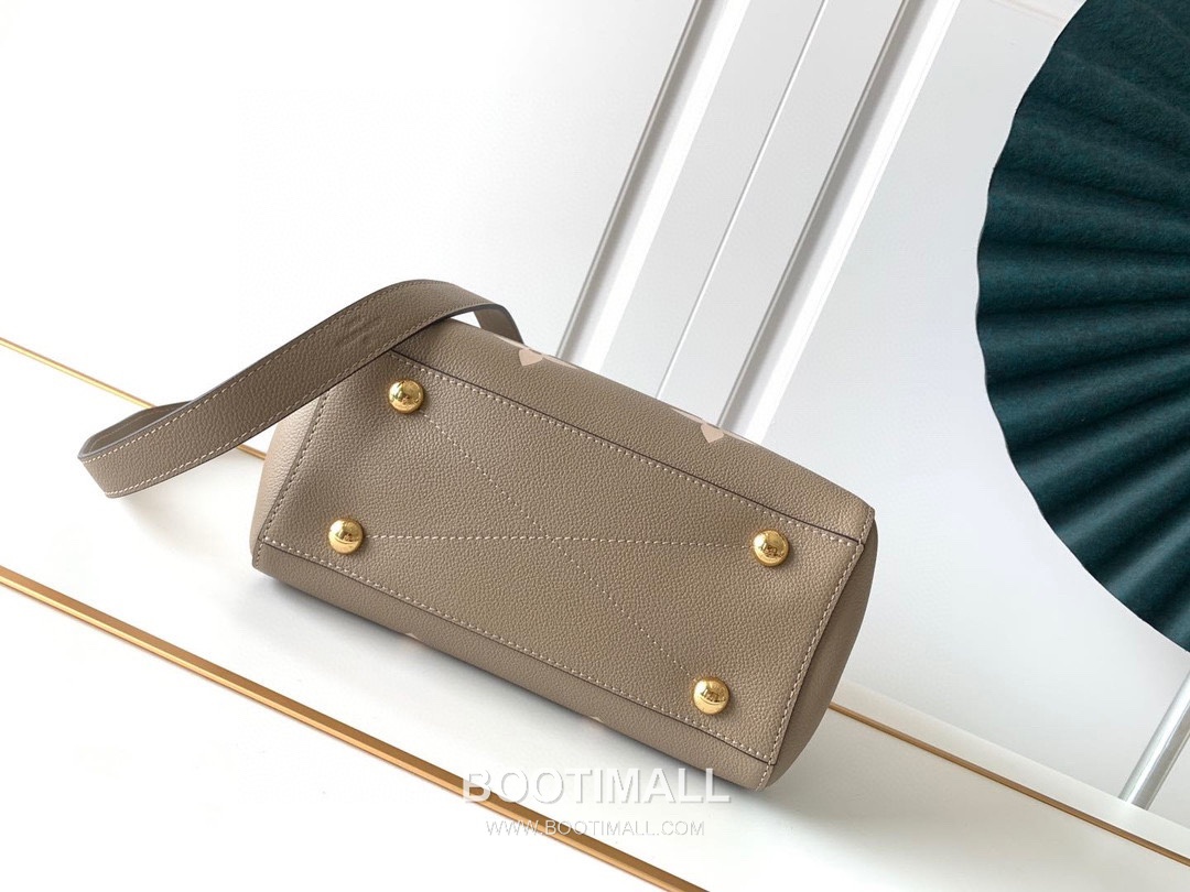 Louis Vuitton Montaigne BB Monogram Empreinte Leather Grey Handbag 루이비통 몽테뉴 BB M41053 모노그램 앙프렝뜨 레더 그레이 핸드백 29cm 5