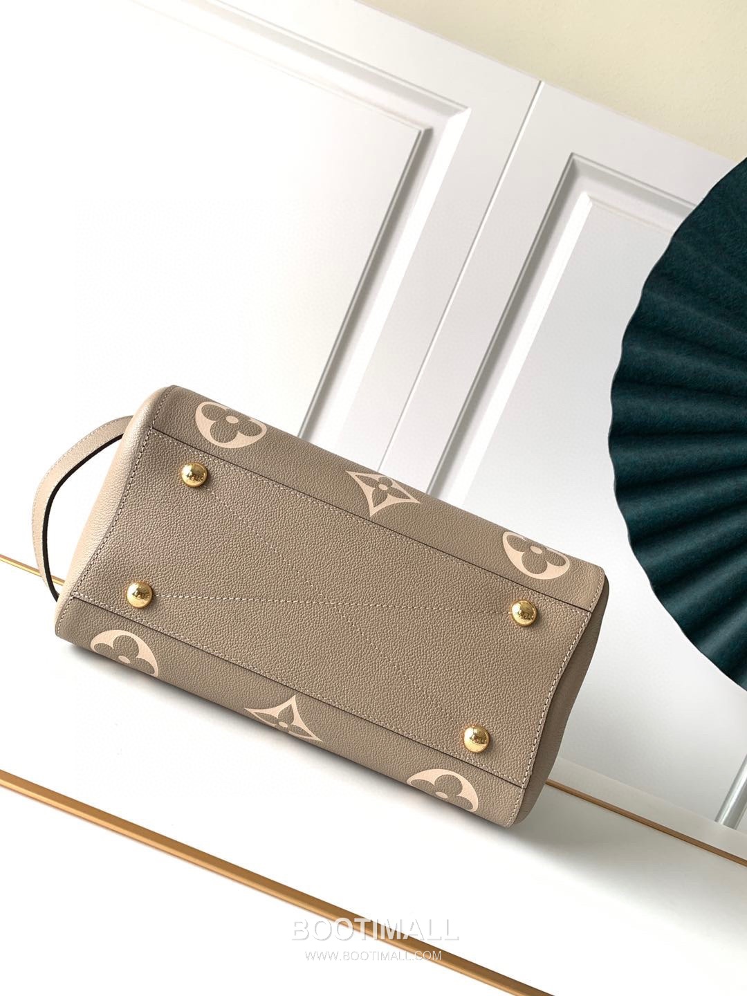 Louis Vuitton Montaigne MM Monogram Empreinte Leather Gray Handbag 루이비통 몽테뉴 MM M41048 모노그램 앙프렝뜨 레더 그레이 핸드백 33cm 5