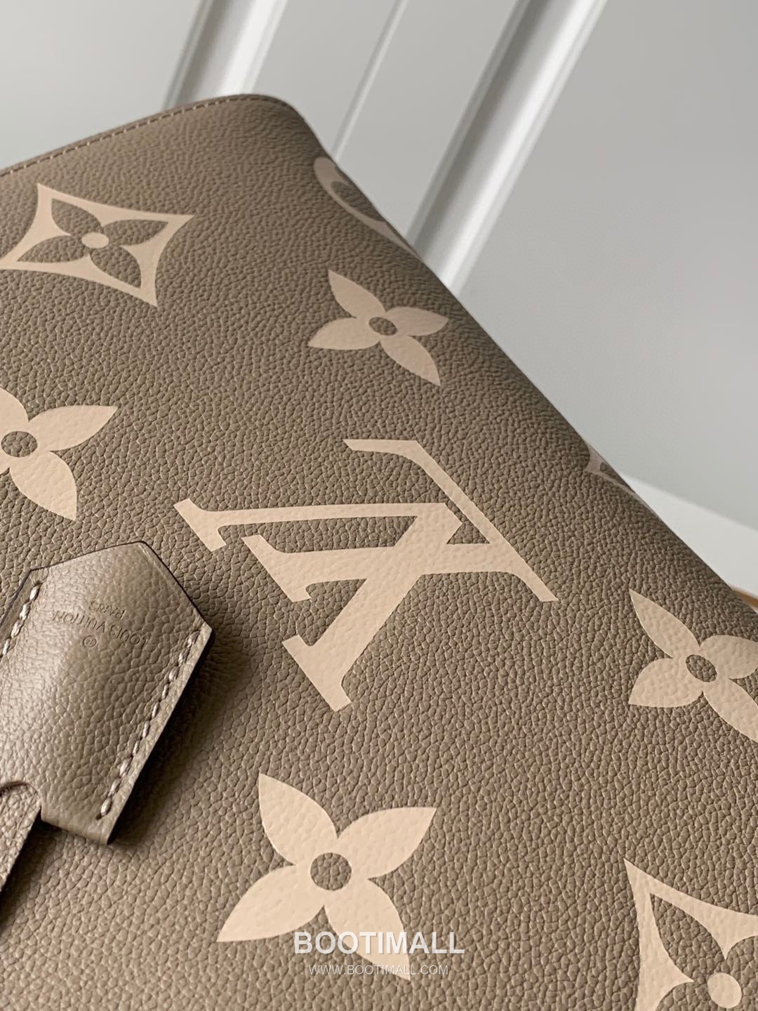 Louis Vuitton Montaigne MM Monogram Empreinte Leather Gray Handbag 루이비통 몽테뉴 MM M41048 모노그램 앙프렝뜨 레더 그레이 핸드백 33cm 7