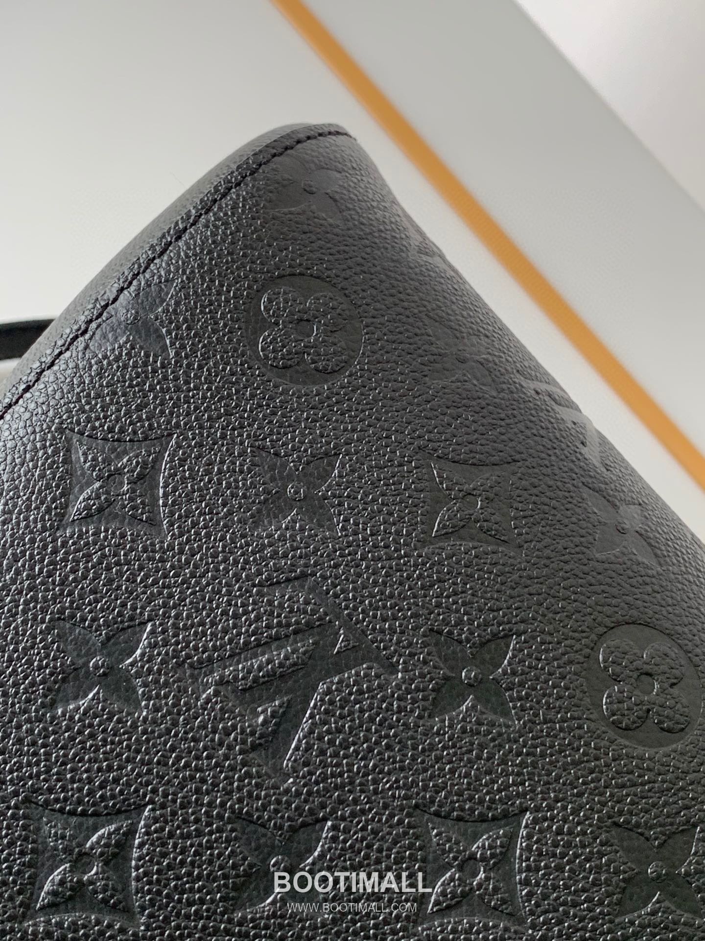Louis Vuitton Montaigne MM Monogram Empreinte Leather Black Handbag 루이비통 몽테뉴 MM M41048 모노그램 앙프렝뜨 레더 블랙 핸드백 33cm 7