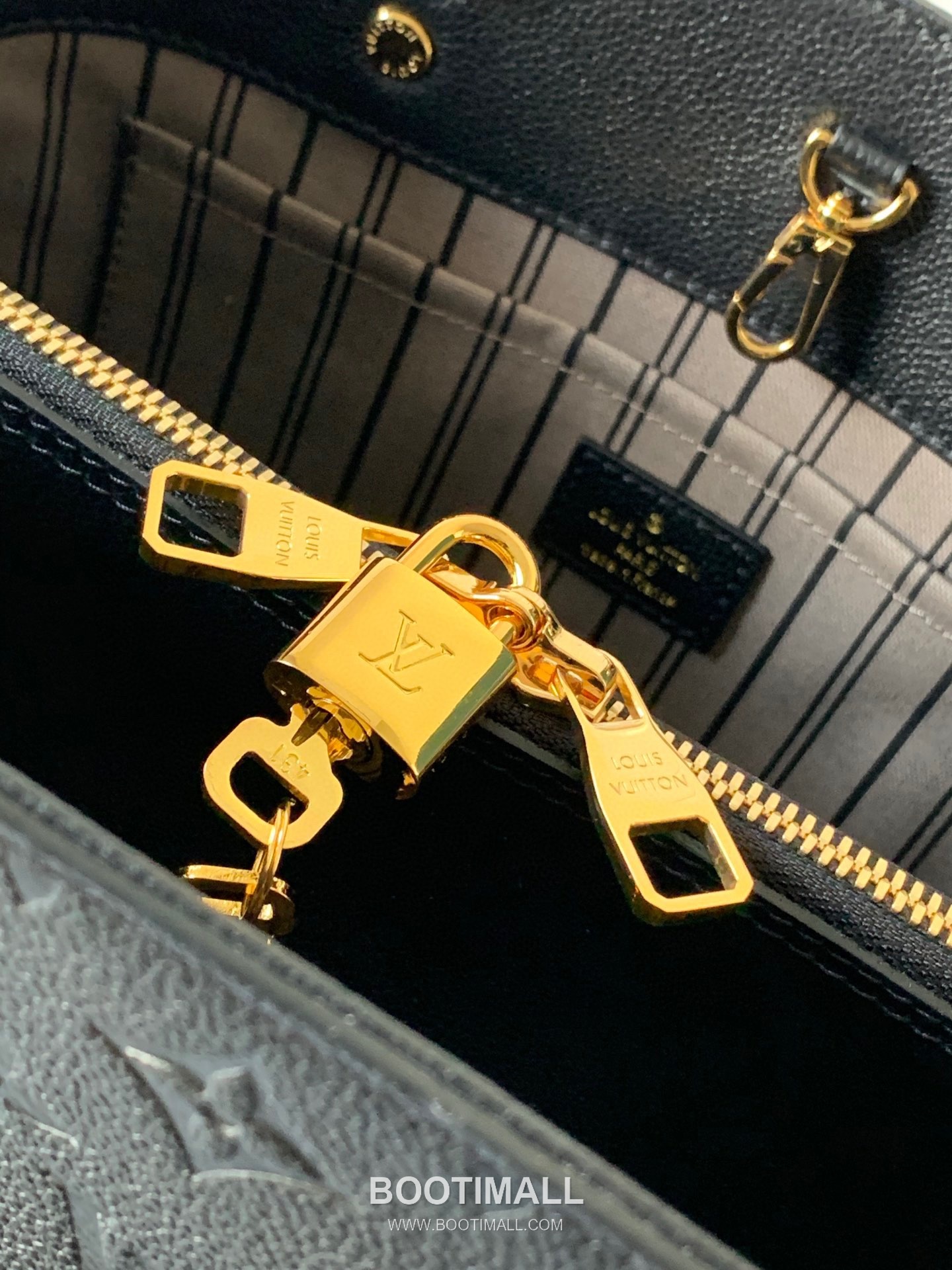 Louis Vuitton Montaigne MM Monogram Empreinte Leather Black Handbag 루이비통 몽테뉴 MM M41048 모노그램 앙프렝뜨 레더 블랙 핸드백 33cm 9