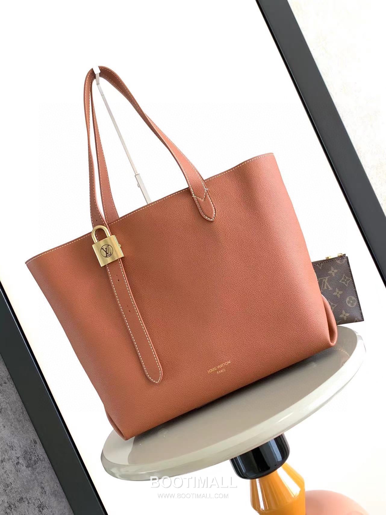 Louis Vuitton Low Key Cabas MM Grained Cowhide Leather Black Tote Bag 루이비통 로우 키 카바스 미디엄 그레인드 소가죽 블랙 토트백 47cm 1