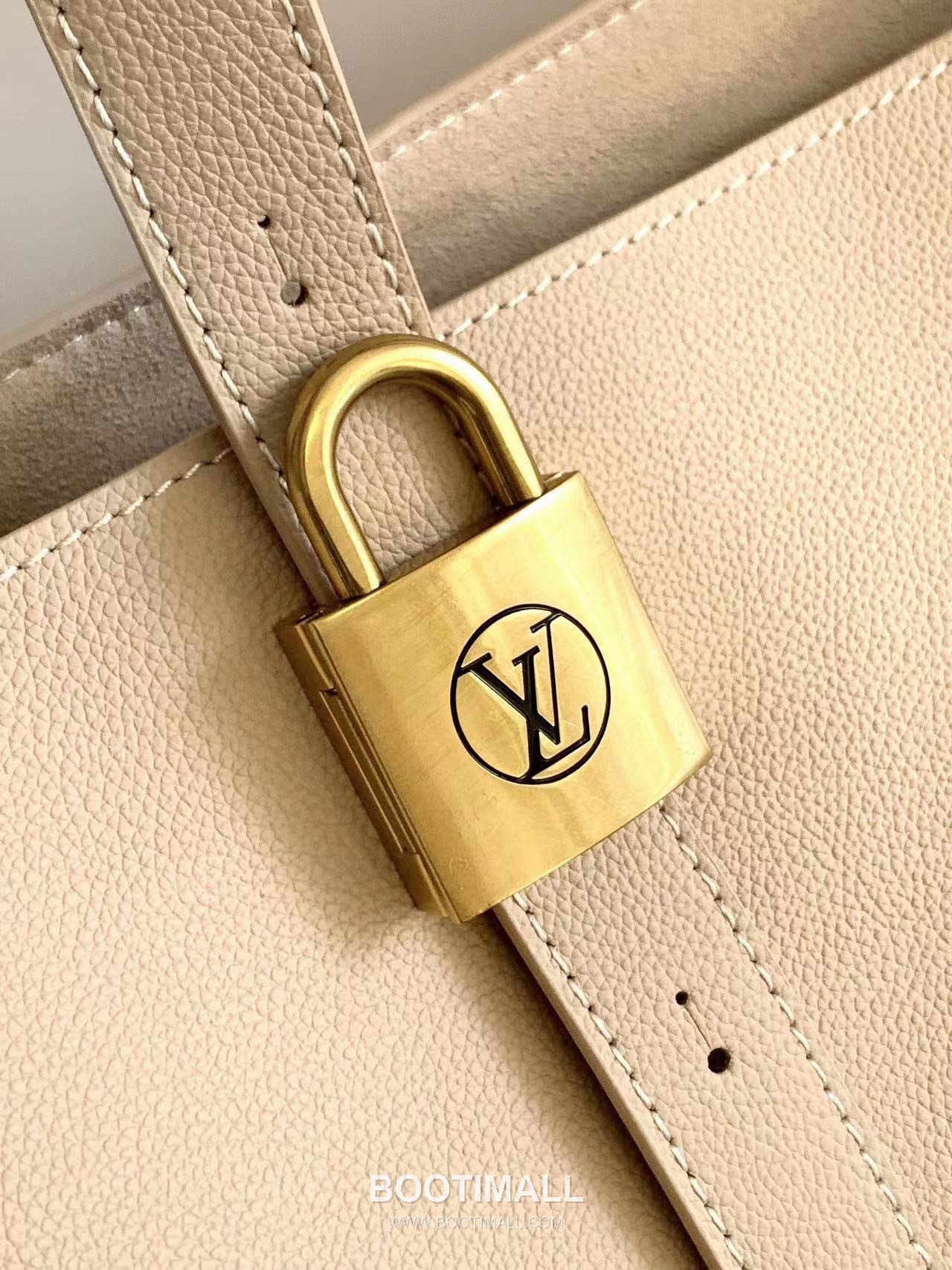 Louis Vuitton Low Key Cabas MM Grained Cowhide Leather Black Tote Bag 루이비통 로우 키 카바스 미디엄 그레인드 소가죽 블랙 토트백 47cm 5