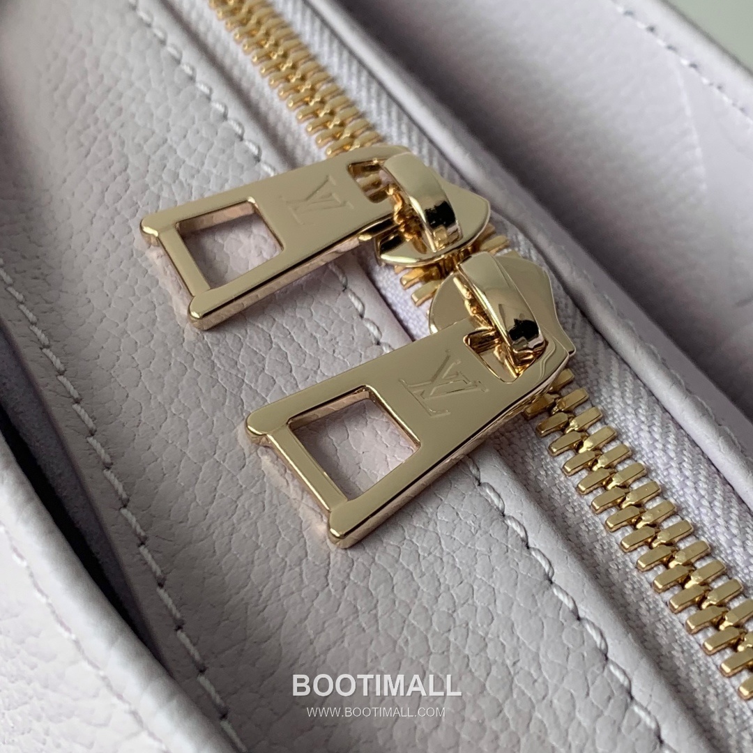 Louis Vuitton OnTheGo East West Monogram Empreinte Leather Light Purple Handbag 루이비통 온더고 이스트 웨스트 모노그램 앙프렝뜨 레더 라이트 퍼플 핸드백 25cm 6