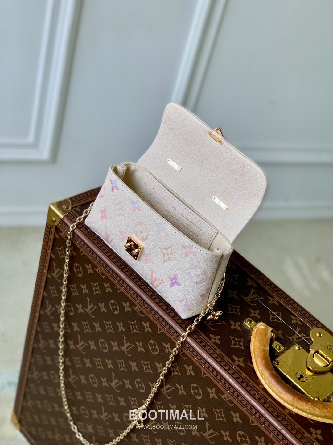 Louis Vuitton Nano Madeleine Bag Monogram Empreinte Leather Top Handle Bag 루이비통 나노 마들렌 백 M25596 모노그램 앙프렝뜨 레더 탑핸들백 21cm 9
