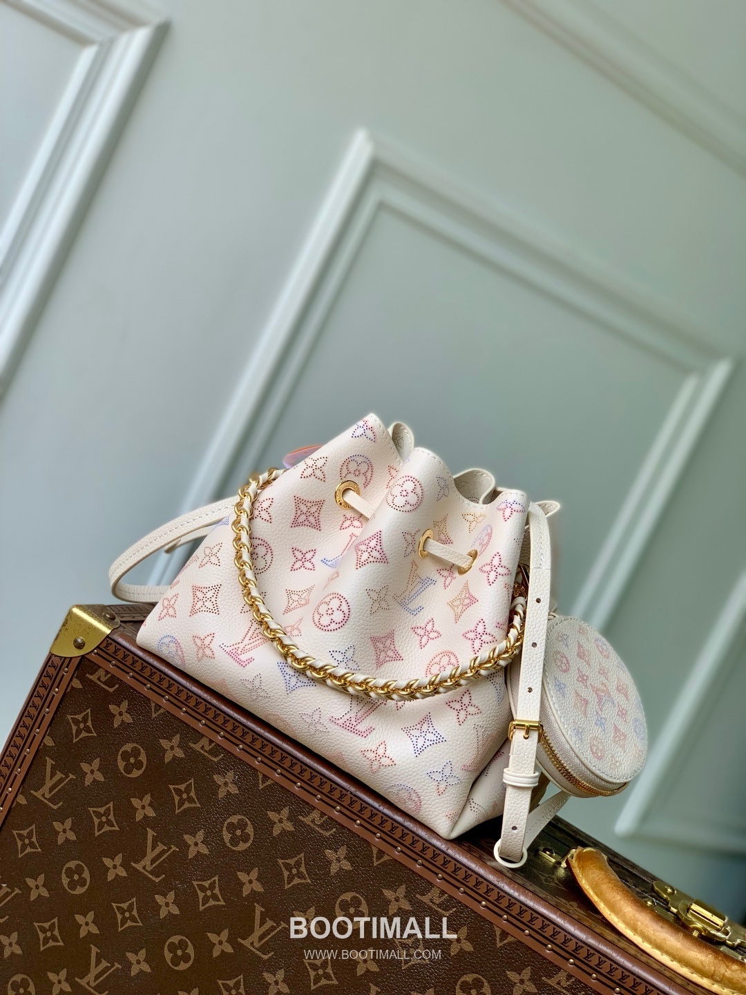 Louis Vuitton Bella Handbag Perforated Leather 루이비통 벨라 핸드백 M15114 퍼포레이티드 레더 22cm 1