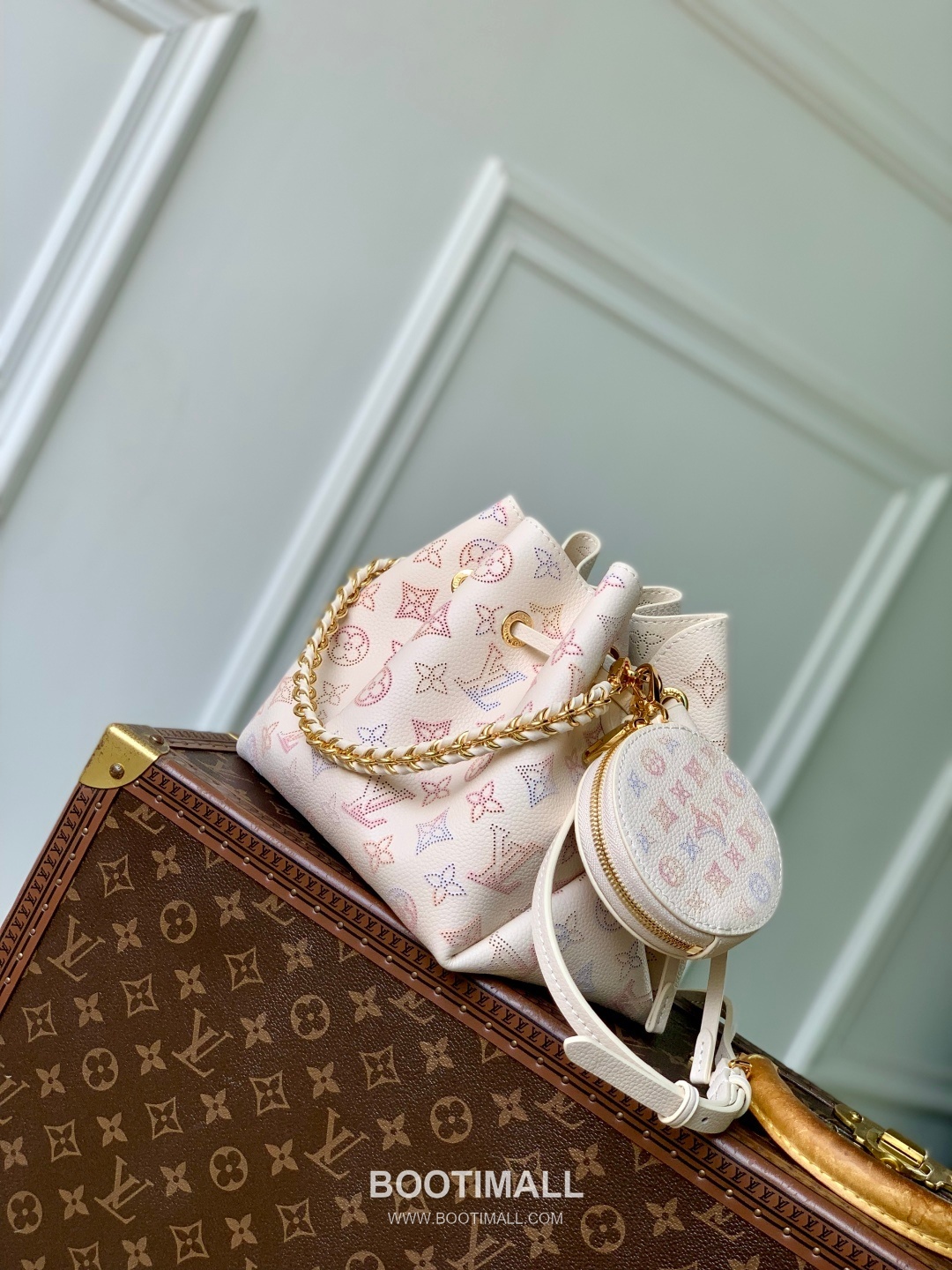 Louis Vuitton Bella Handbag Perforated Leather 루이비통 벨라 핸드백 M15114 퍼포레이티드 레더 22cm 2
