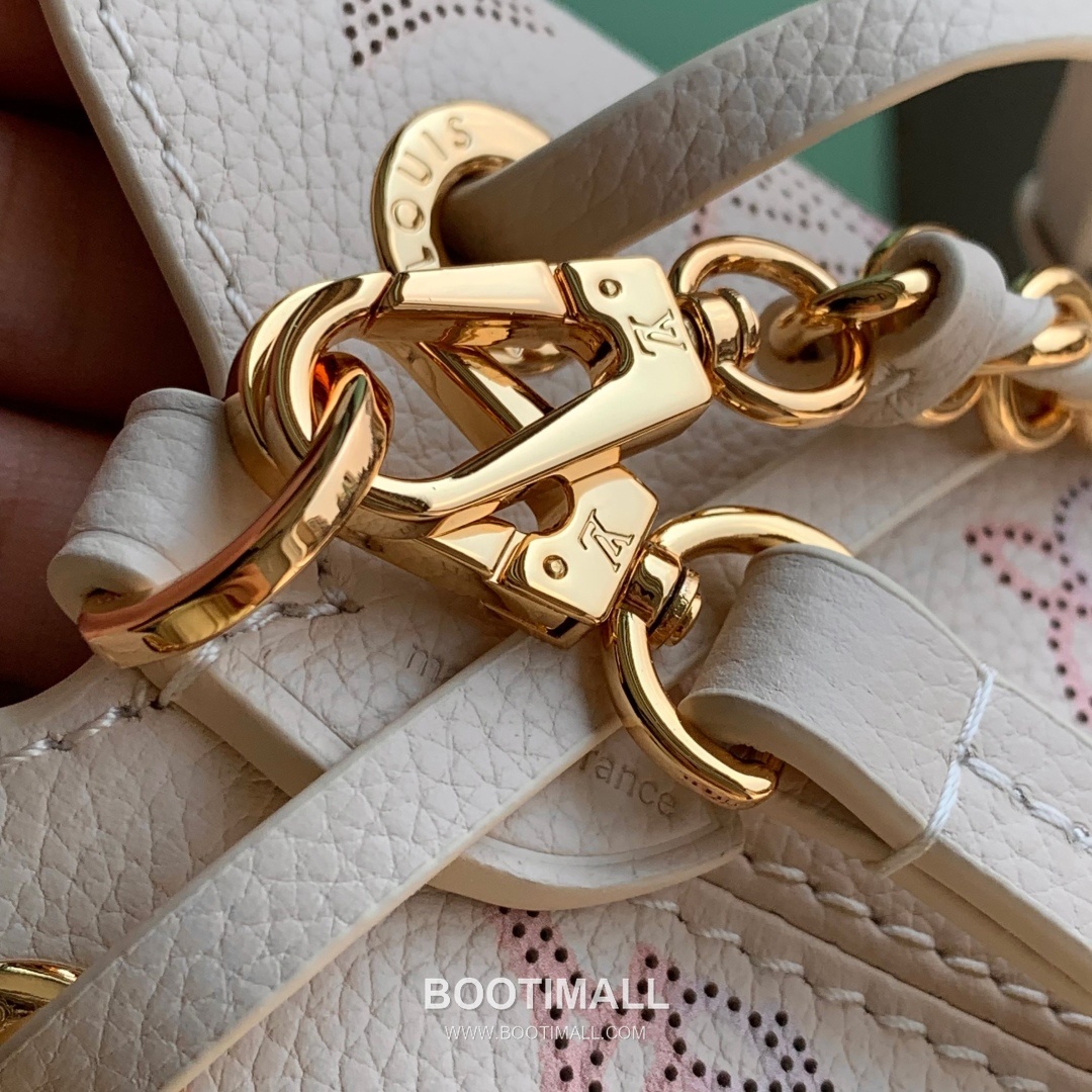 Louis Vuitton Bella Handbag Perforated Leather 루이비통 벨라 핸드백 M15114 퍼포레이티드 레더 22cm 5