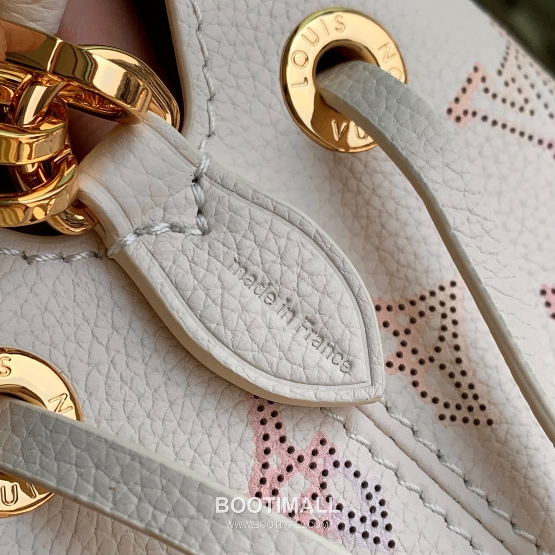 Louis Vuitton Bella Handbag Perforated Leather 루이비통 벨라 핸드백 M15114 퍼포레이티드 레더 22cm 8