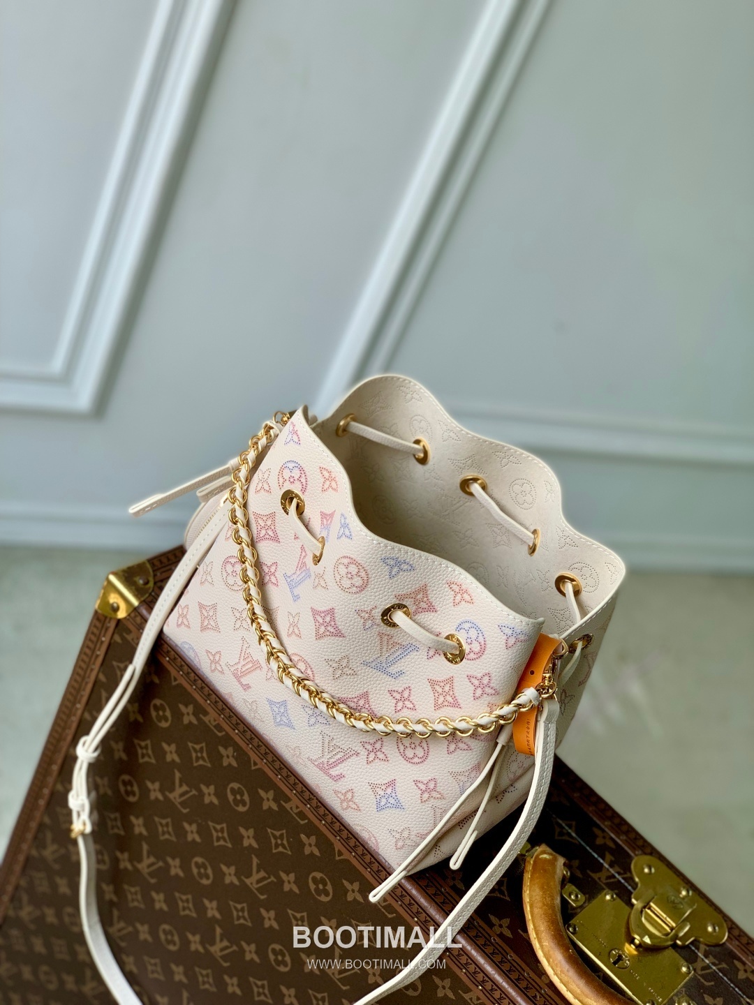 Louis Vuitton Bella Handbag Perforated Leather 루이비통 벨라 핸드백 M15114 퍼포레이티드 레더 22cm 9