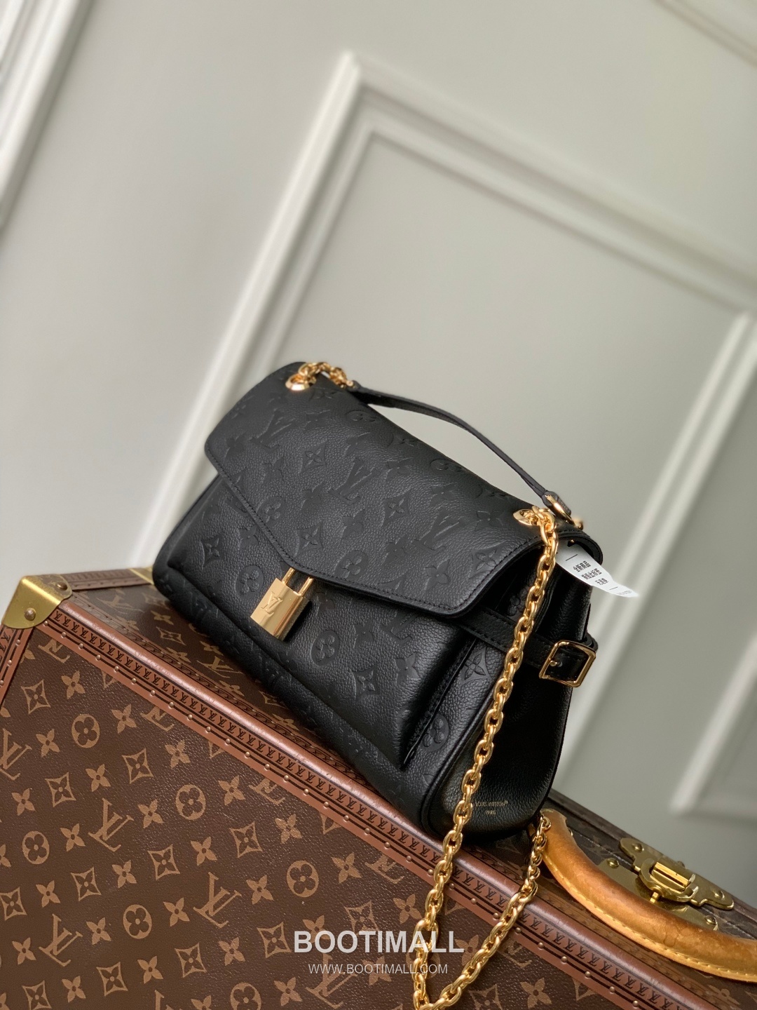 Louis Vuitton Anytime Flap Bag Monogram Empreinte Leather Black Shoulder Bag 루이비통 애니타임 플랩 백 M14604 모노그램 앙프렝뜨 레더 블랙 숄더백 29.5cm 2