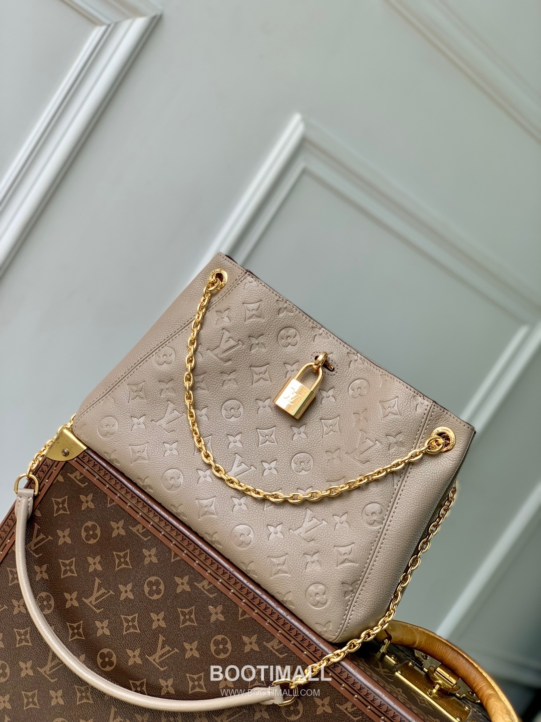 Louis Vuitton Anytime PM Monogram Empreinte Leather Gray Handbag 루이비통 애니타임 PM M14414 모노그램 앙프렝뜨 레더 그레이 핸드백 34cm 1