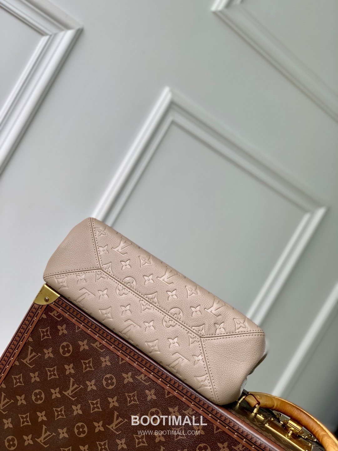 Louis Vuitton Anytime PM Monogram Empreinte Leather Gray Handbag 루이비통 애니타임 PM M14414 모노그램 앙프렝뜨 레더 그레이 핸드백 34cm 4