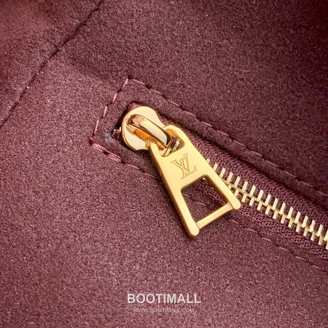 Louis Vuitton Anytime PM Monogram Empreinte Leather Gray Handbag 루이비통 애니타임 PM M14414 모노그램 앙프렝뜨 레더 그레이 핸드백 34cm 7