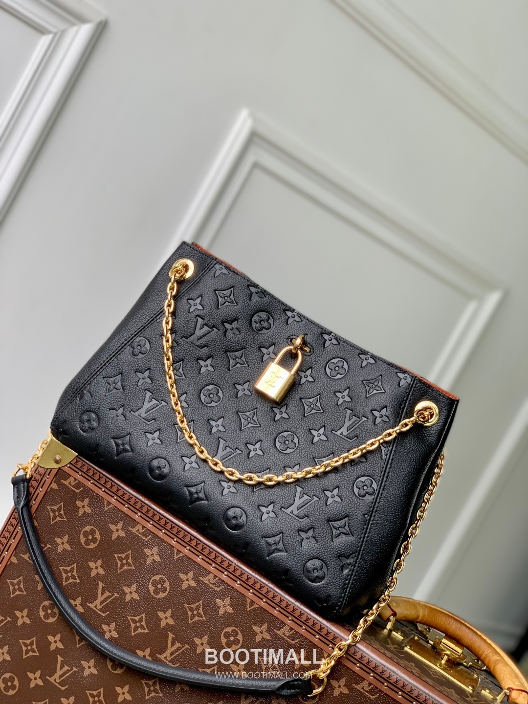 Louis Vuitton Anytime PM Monogram Empreinte Leather Gray Handbag 루이비통 애니타임 PM M14414 모노그램 앙프렝뜨 레더 그레이 핸드백 34cm 1